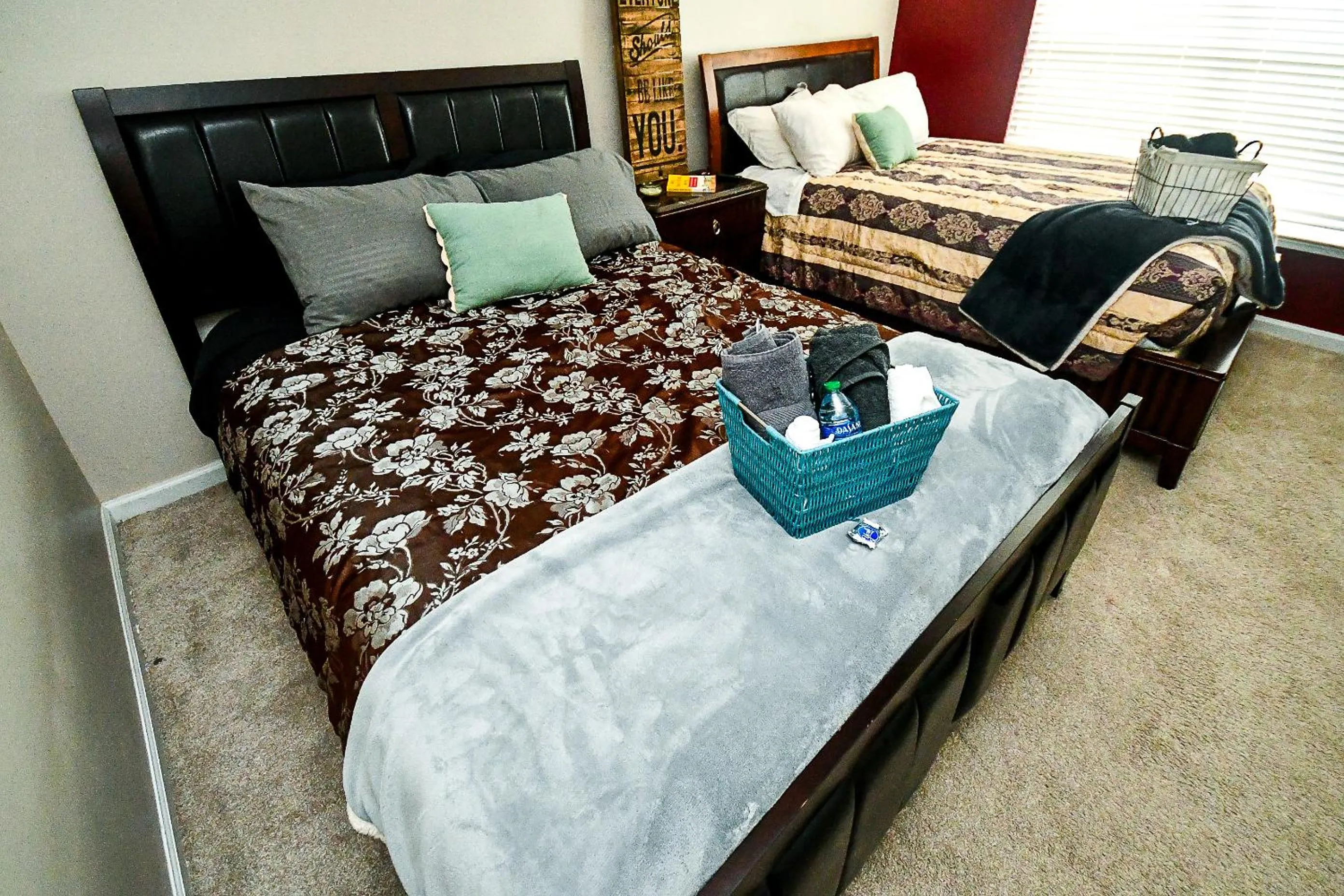 Bed in 4 - Bed home with Cali King Bed, 12 mins to DTWN