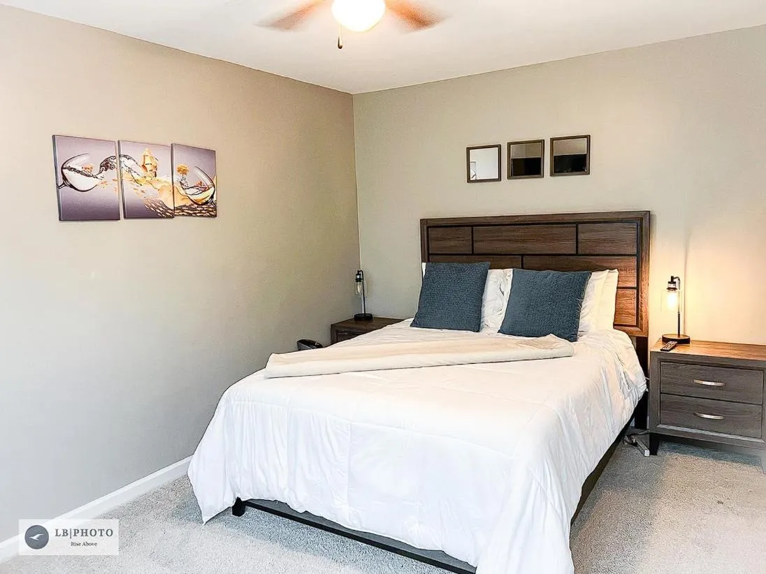 Bed in 4 - Bed home with Cali King Bed, 12 mins to DTWN