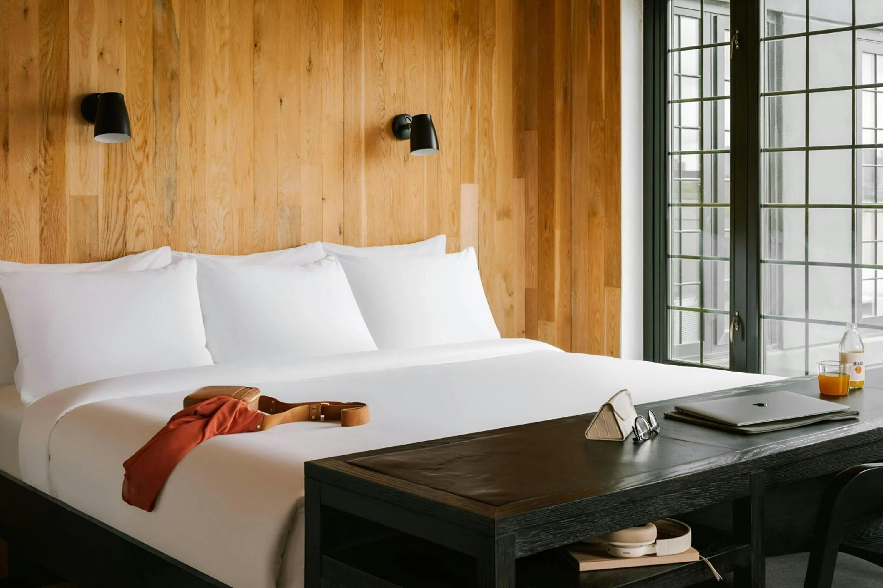 Bedroom, Bed in The Industrialist Hotel Gowanus Brooklyn, Sonder by Marriott Bonvoy