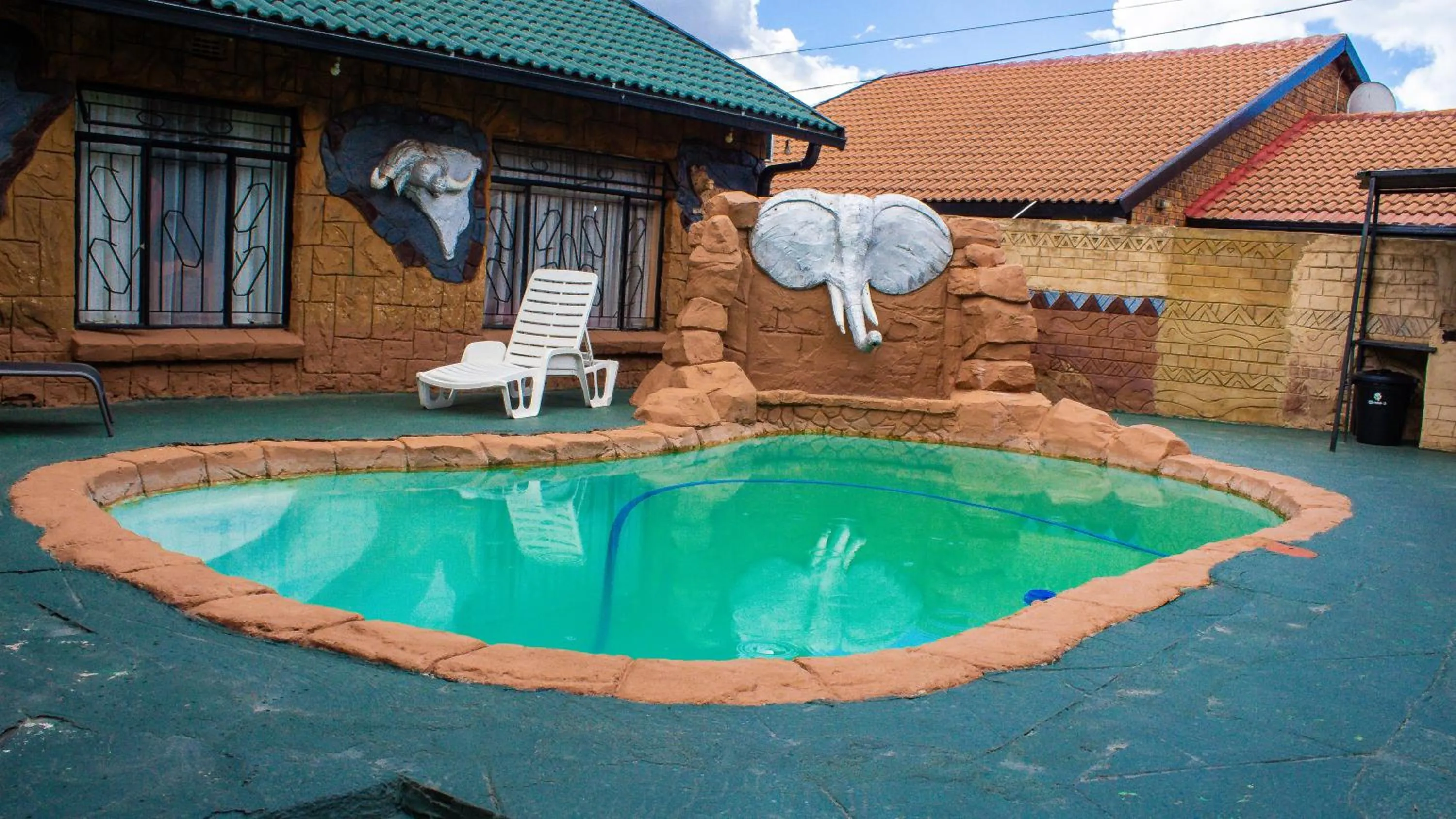 Swimming pool in Sikhula Sonke Guest House