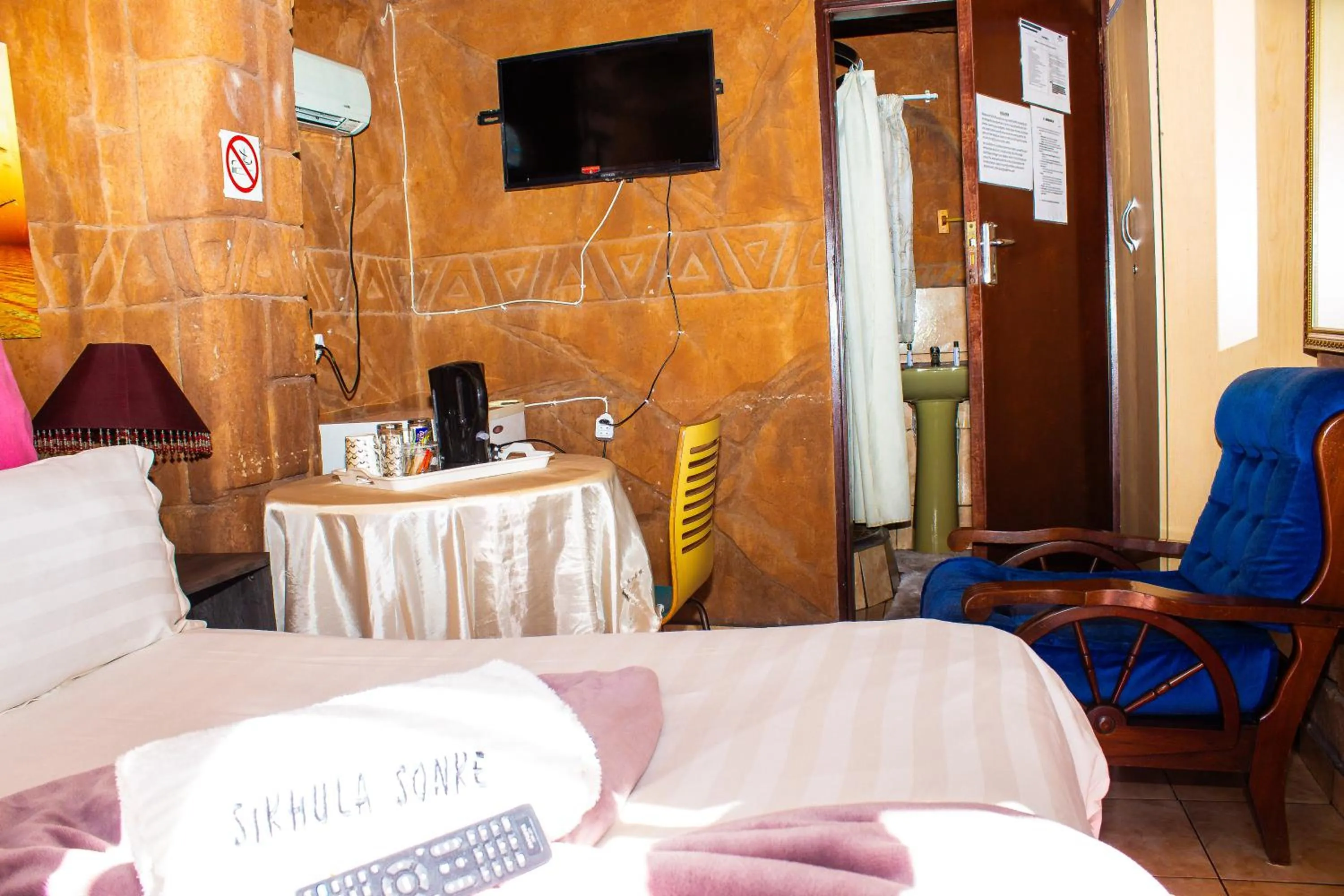 Photo of the whole room, Bed in Sikhula Sonke Guest House