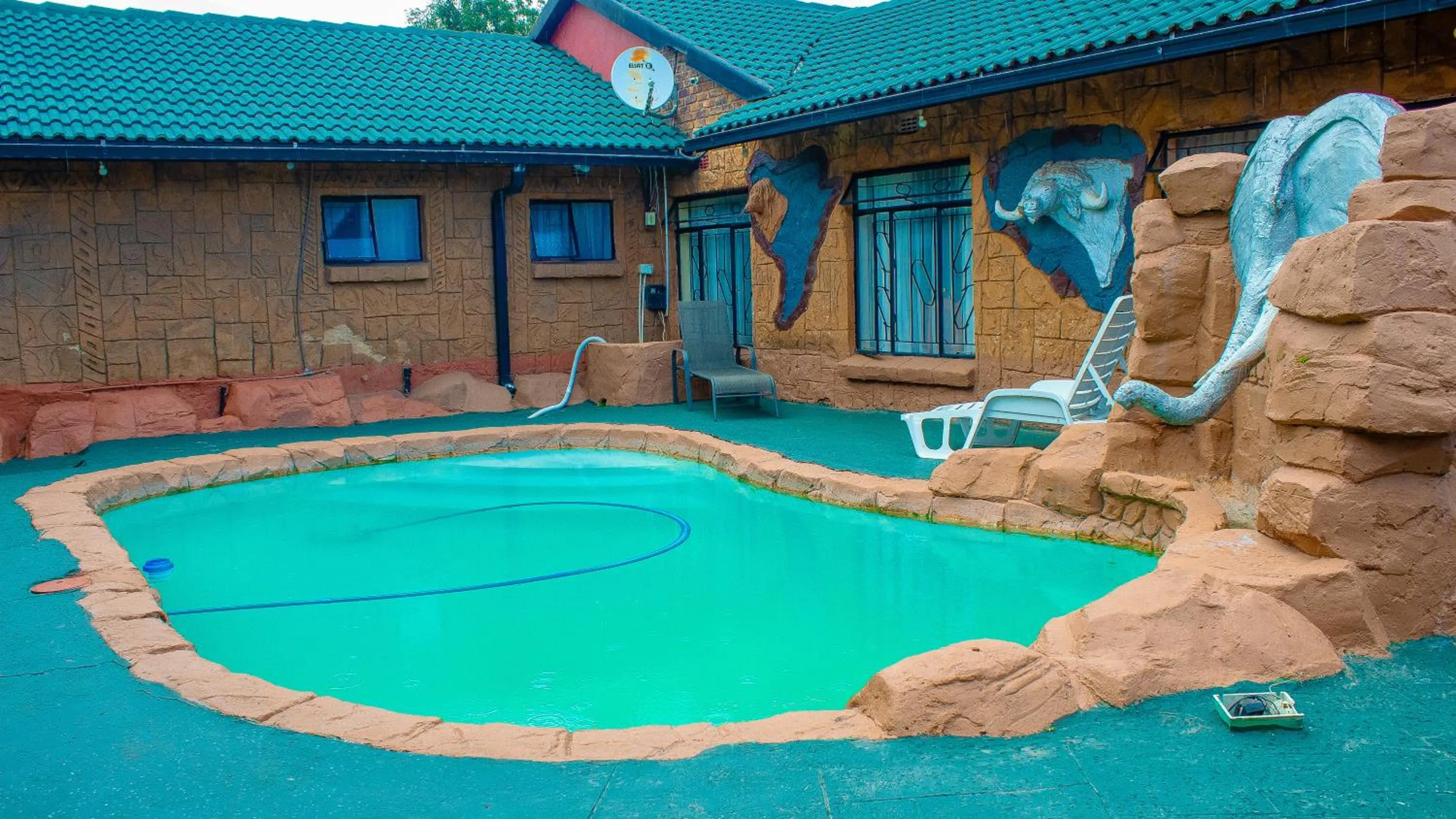 Swimming pool in Sikhula Sonke Guest House