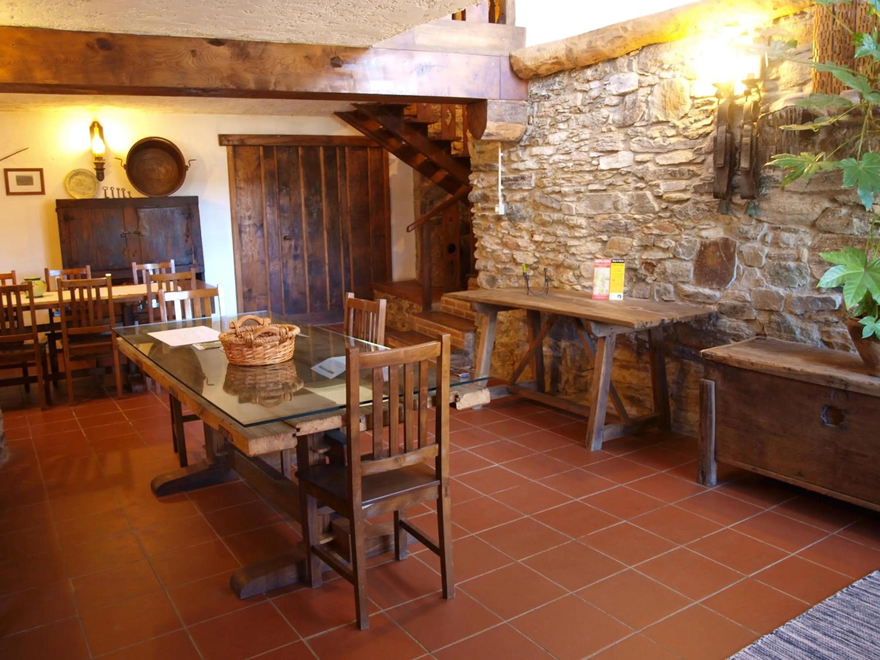 Communal lounge/ TV room in Casa da Bica Gondesende