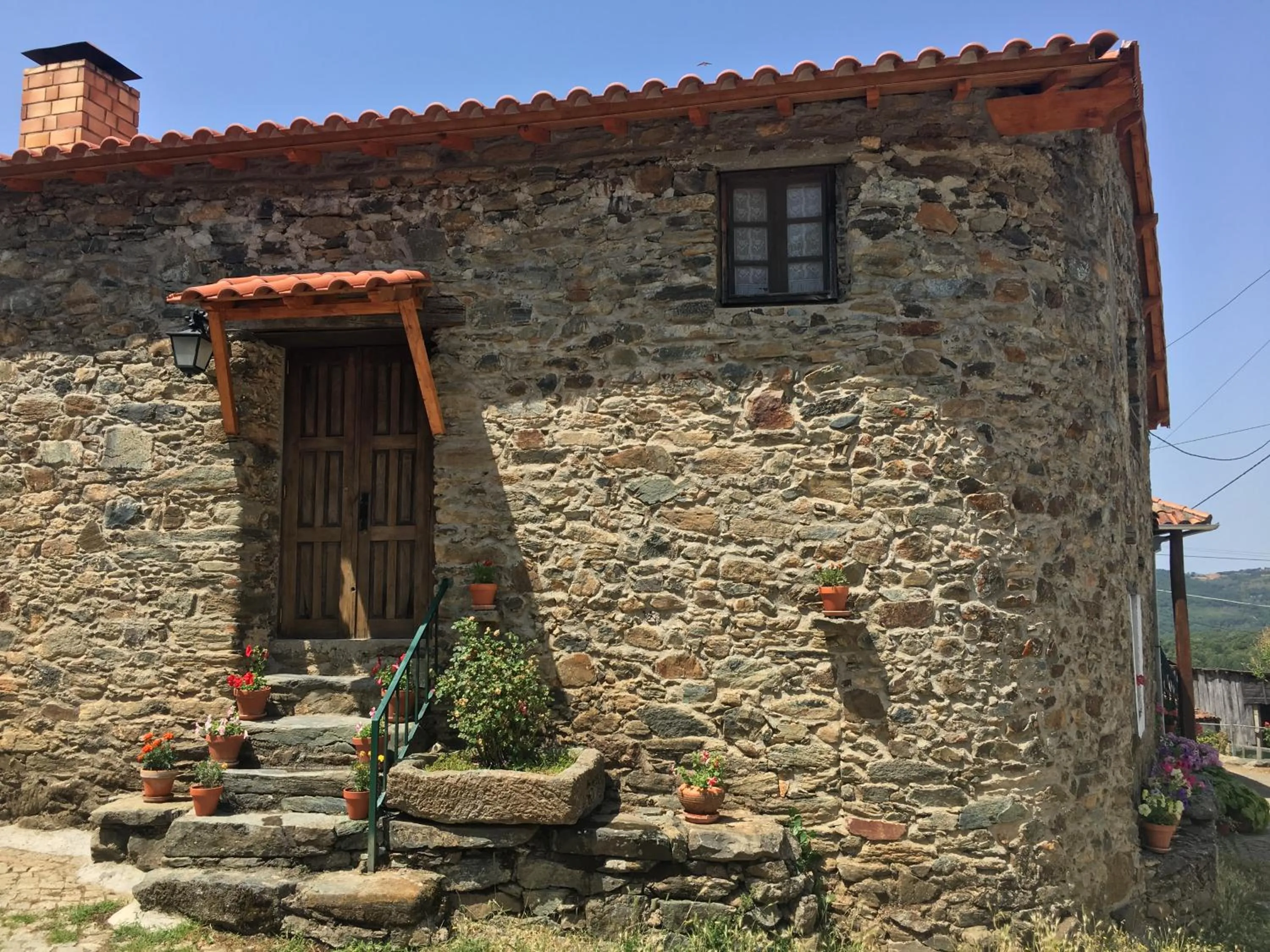 Facade/entrance in Casa da Bica Gondesende