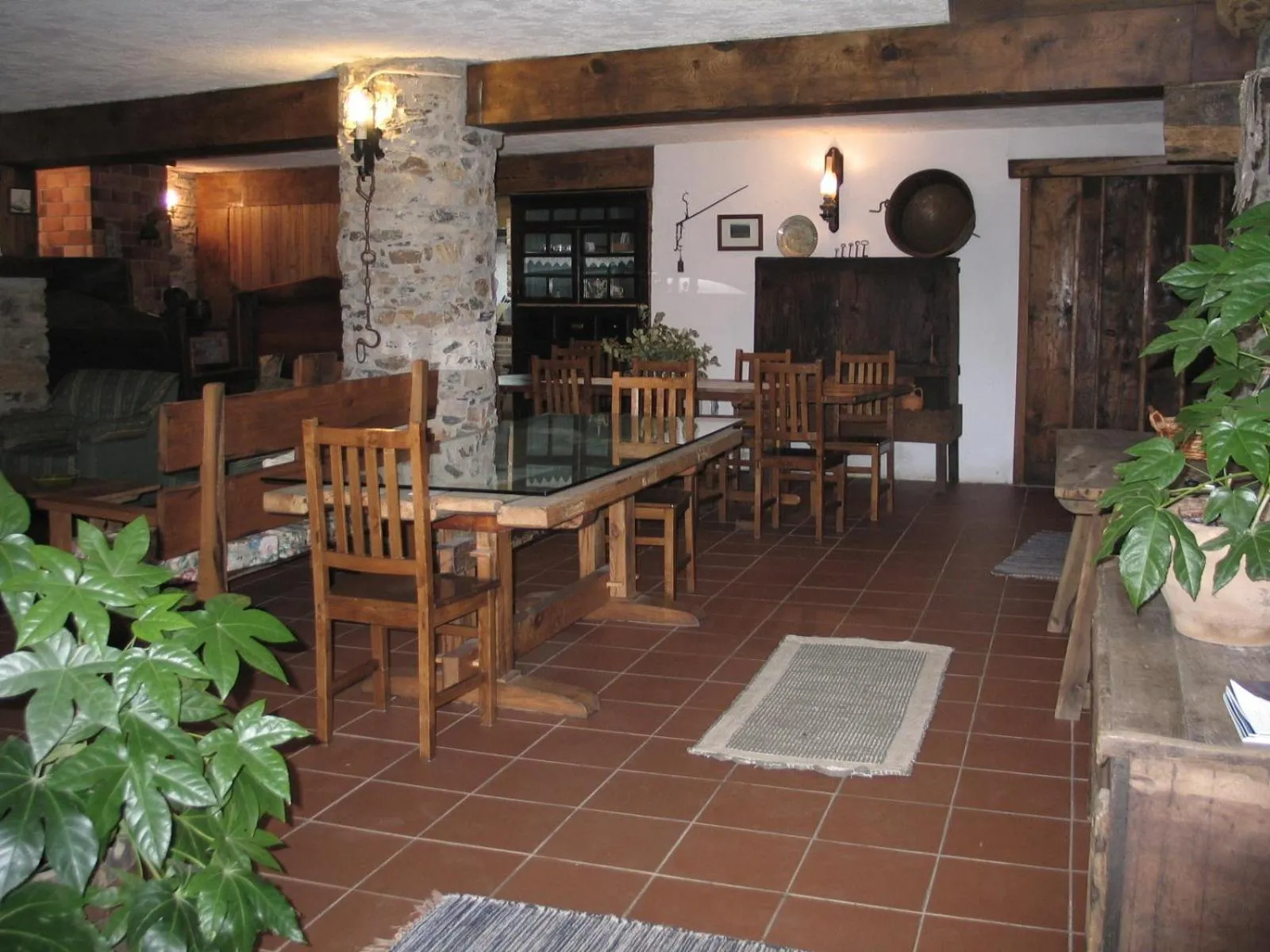 Communal lounge/ TV room in Casa da Bica Gondesende