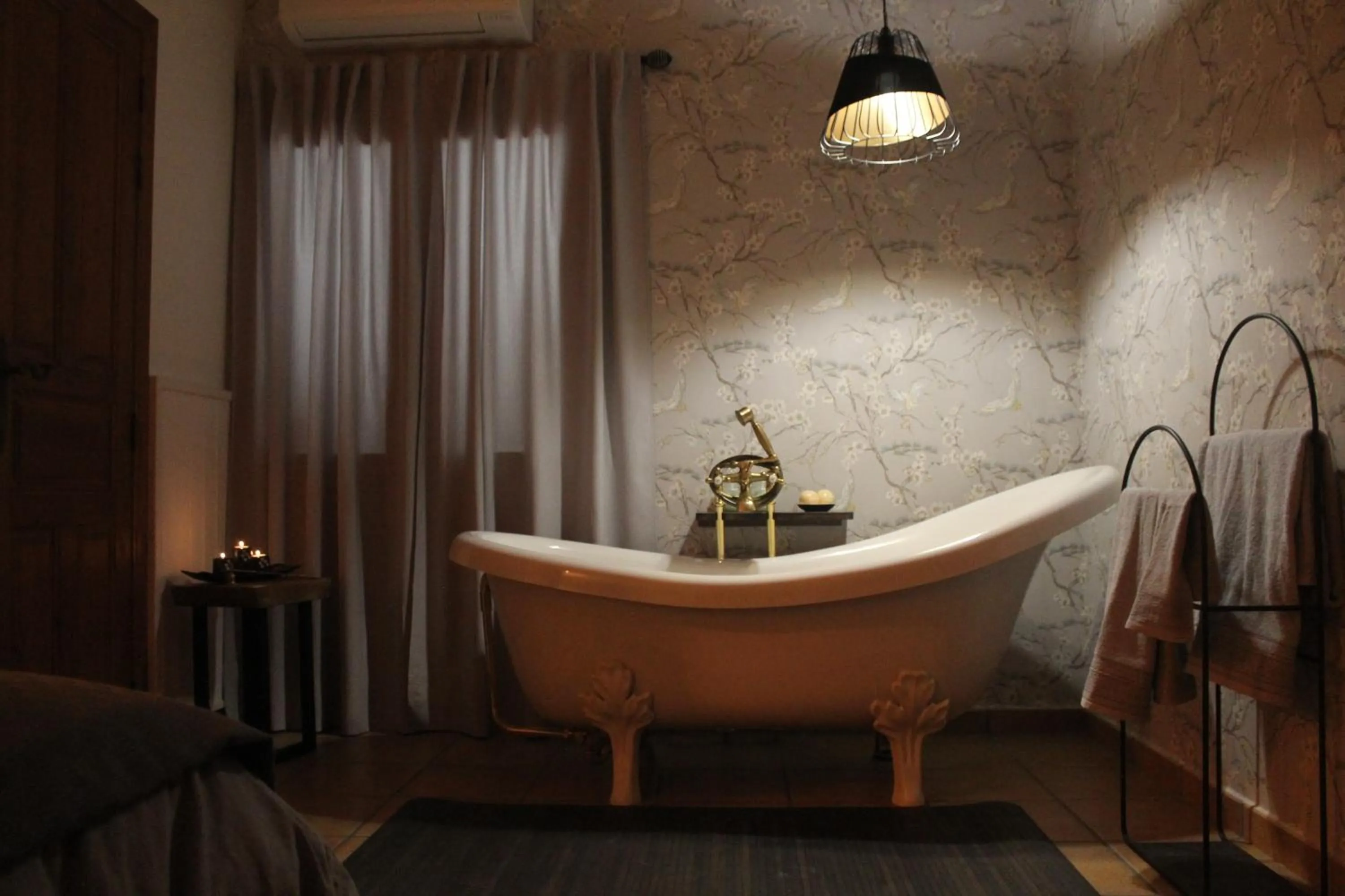 Bath in Hedera