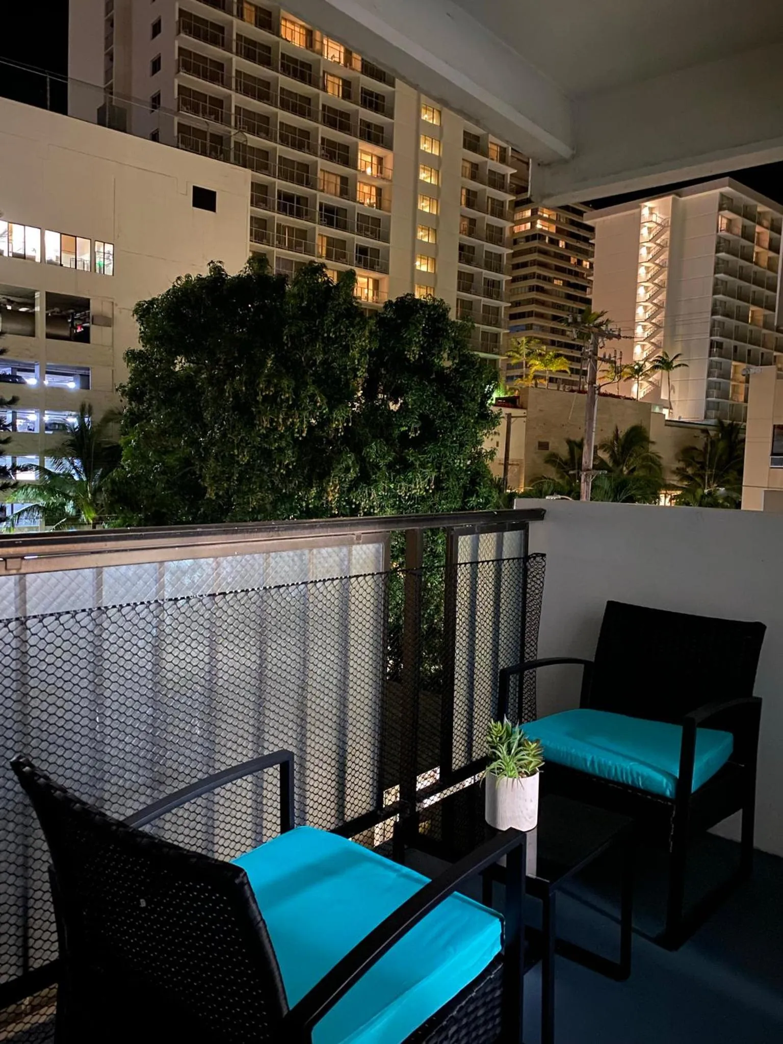Patio in Cozy 2beds,2baths, free parking at Waikiki Beach