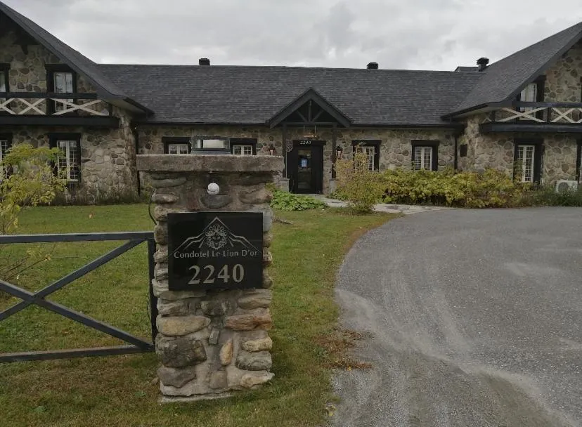 Property Building in Condo Hotel Au pied du Mont Orford