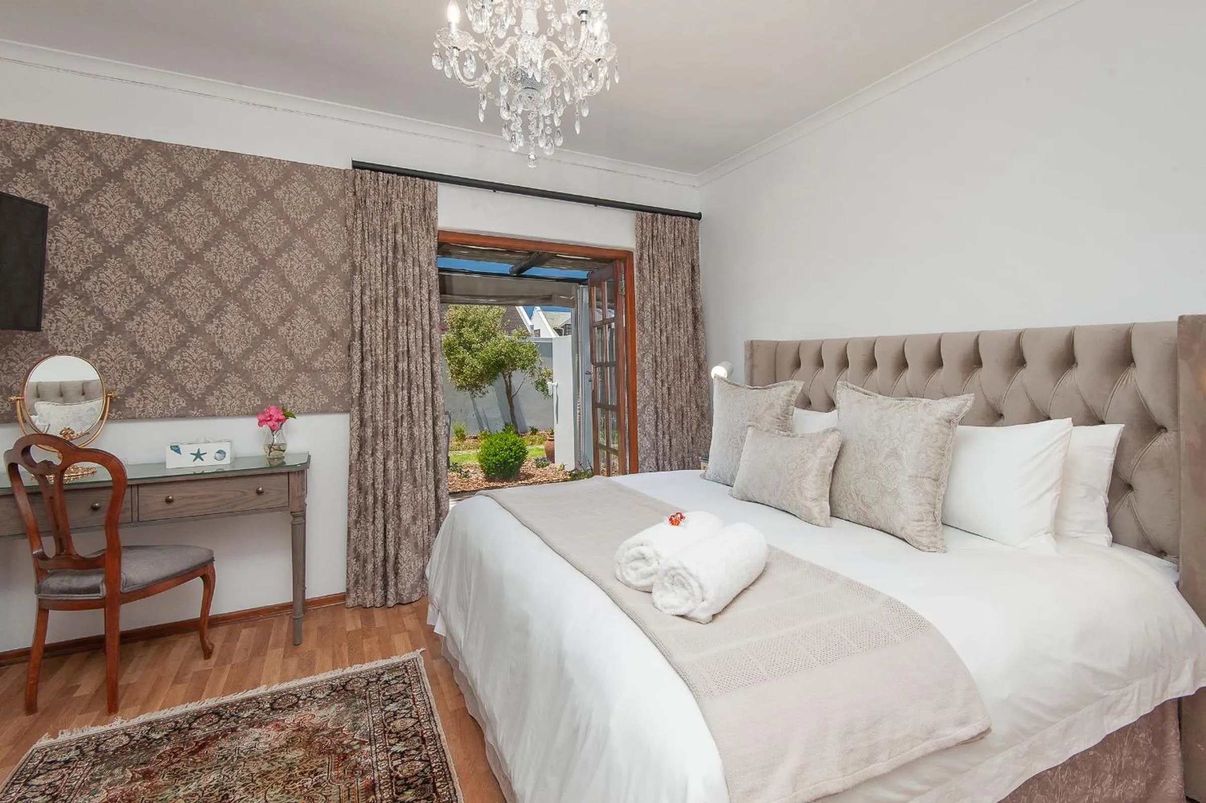 Bed in Villa Venusta Luxury Guesthouse - Solar Power