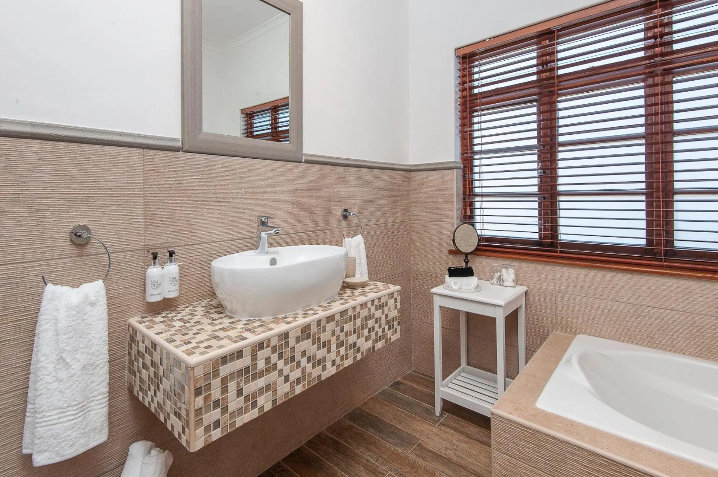 Bathroom, Bed in Villa Venusta Luxury Guesthouse - Solar Power