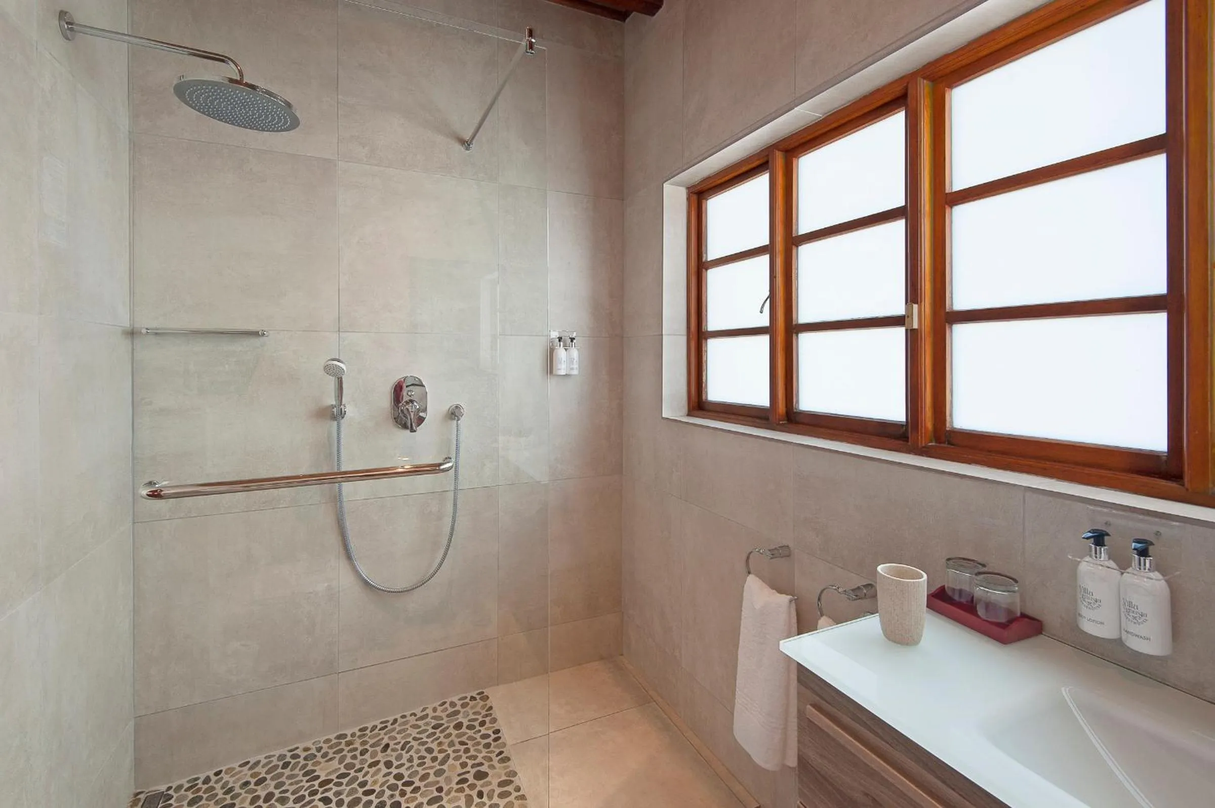 Shower in Villa Venusta Luxury Guesthouse - Solar Power
