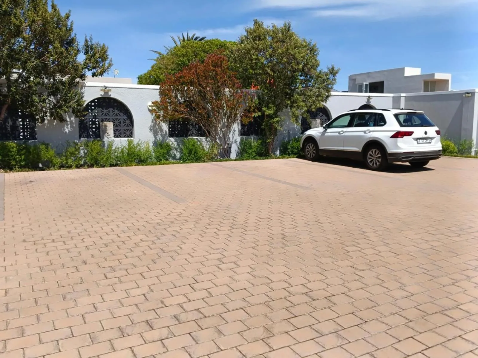 Parking in Villa Venusta Luxury Guesthouse - Solar Power