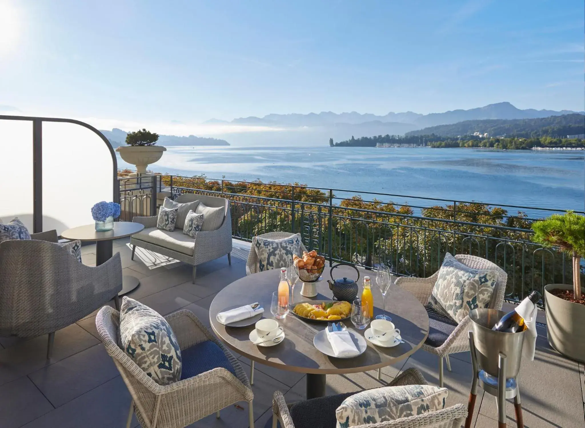 Lake View Suite with Terrace in Mandarin Oriental Palace, Luzern Lake View Suite with Terrace in Mandarin Oriental Palace, Luzern