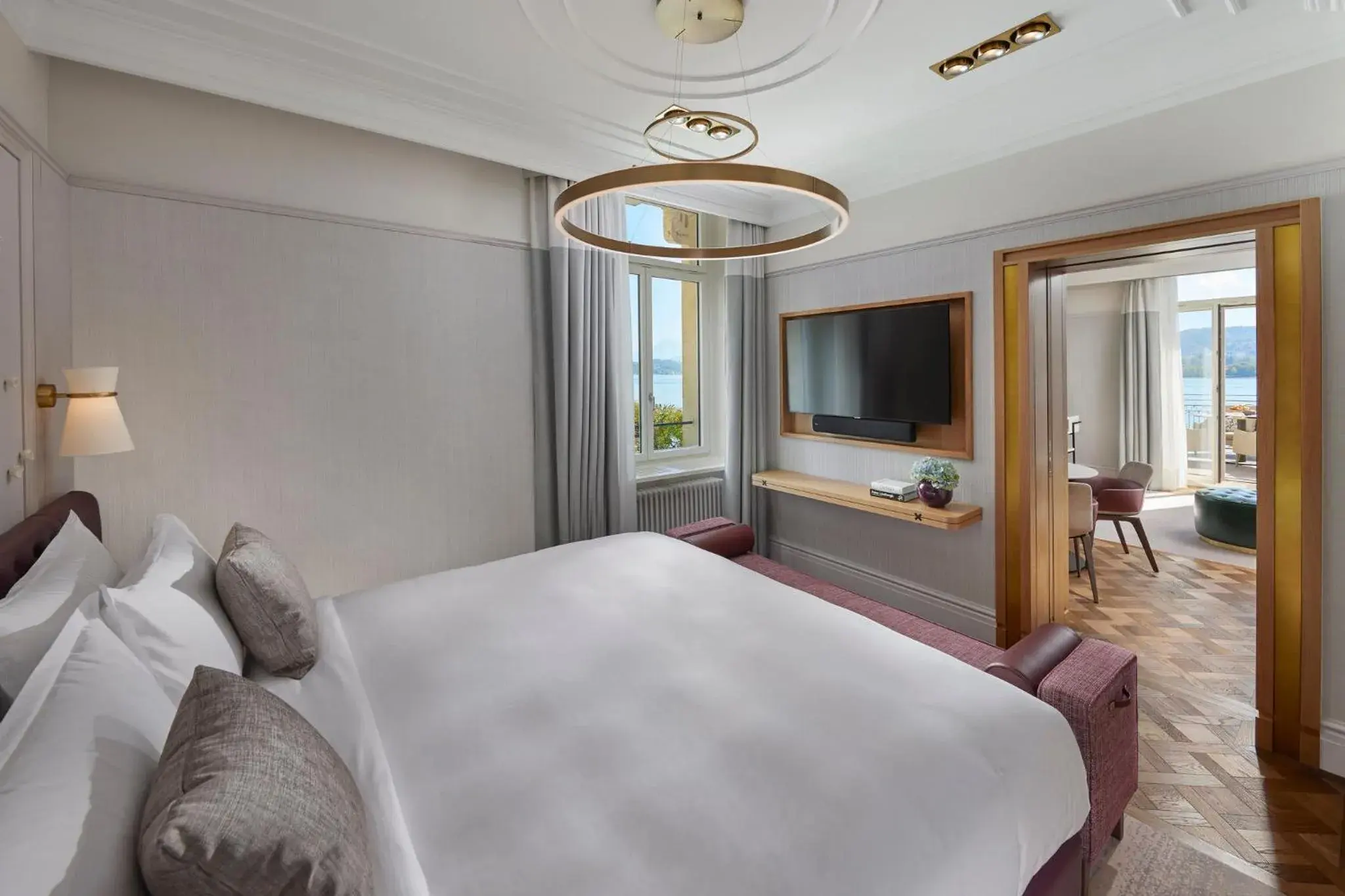 Photo of the whole room, Bed in Mandarin Oriental Palace, Luzern Photo of the whole room, Bed in Mandarin Oriental Palace, Luzern