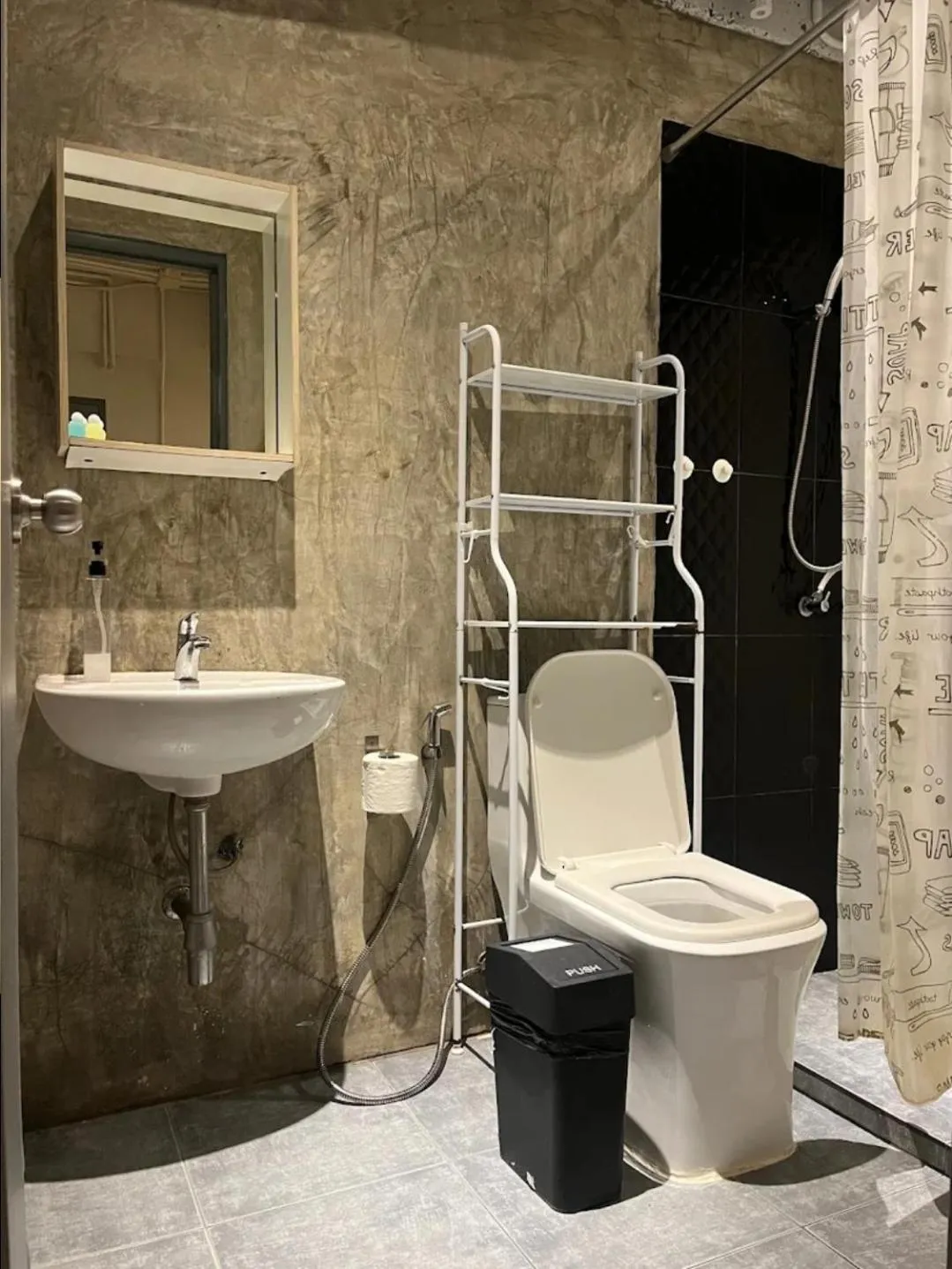 Toilet in Bella Ciao