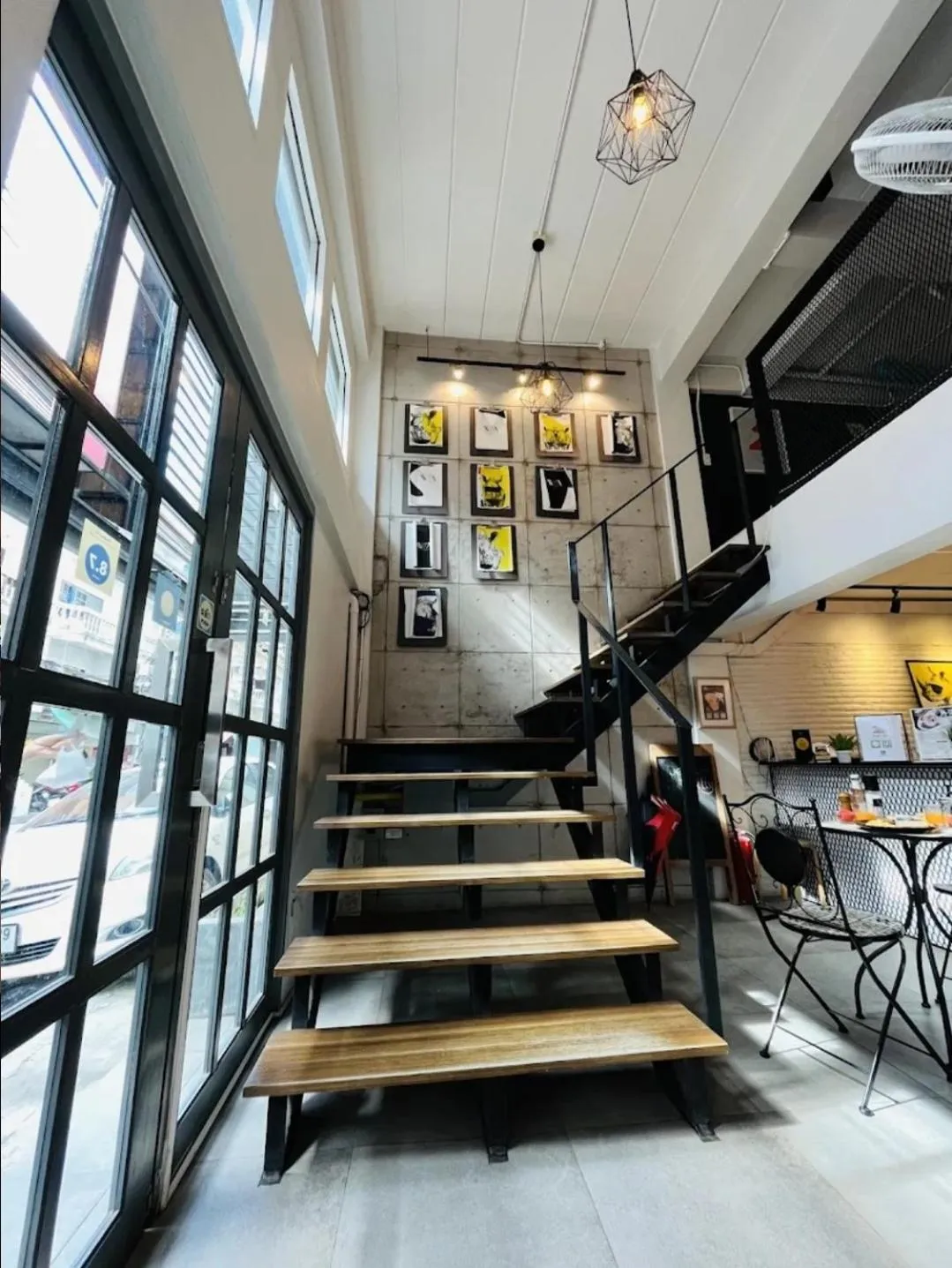 Facade/entrance in Bella Ciao