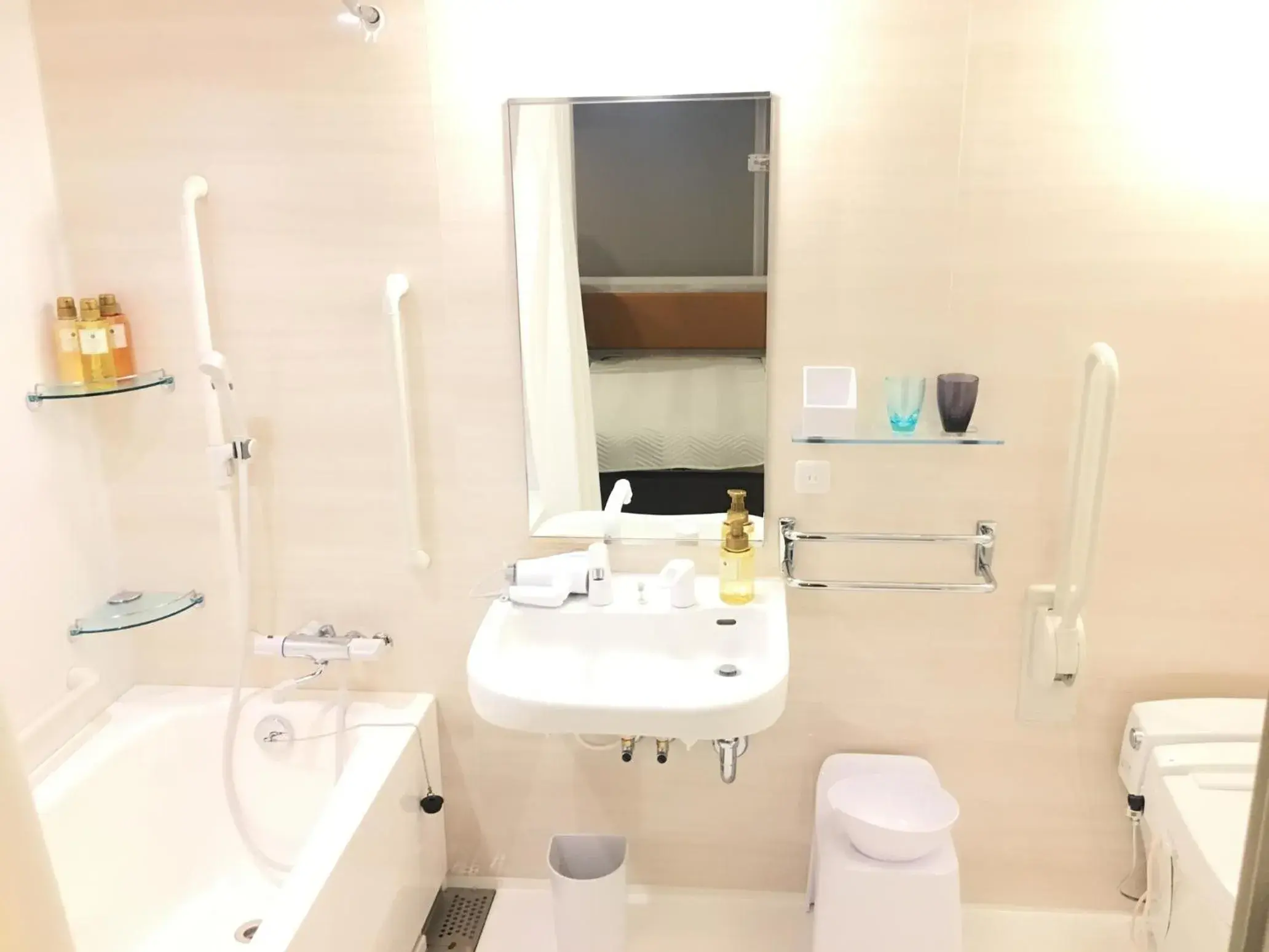 Twin Room (2 adult) - Non-Smoking in Via Inn Shin-Osaka Shomenguchi Twin Room (2 adult) - Non-Smoking in Via Inn Shin-Osaka Shomenguchi