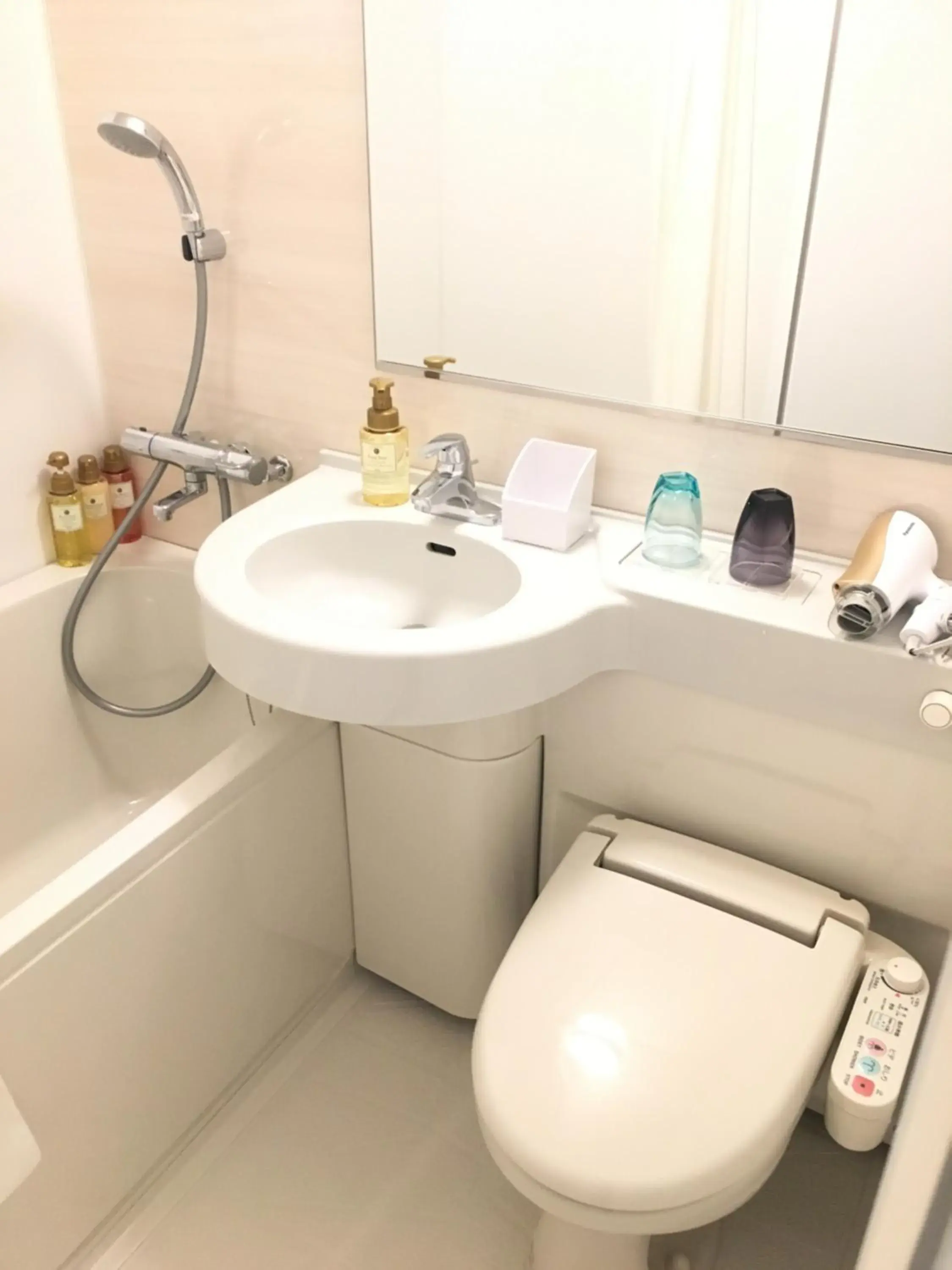 Single Room B - Non-Smoking in Via Inn Shin-Osaka Shomenguchi Single Room B - Non-Smoking in Via Inn Shin-Osaka Shomenguchi