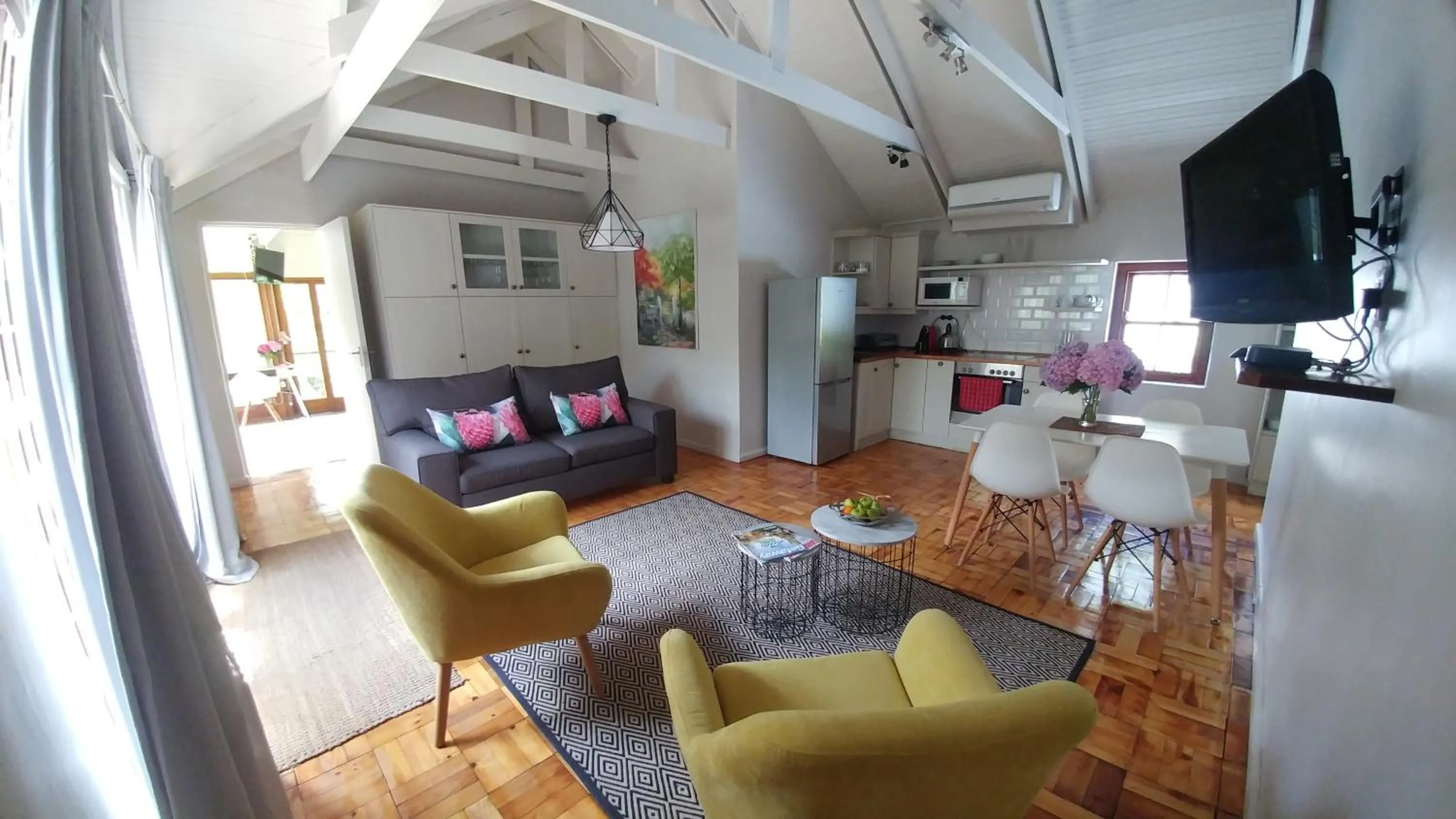 Kitchen or kitchenette in Aan De Vliet Guest House