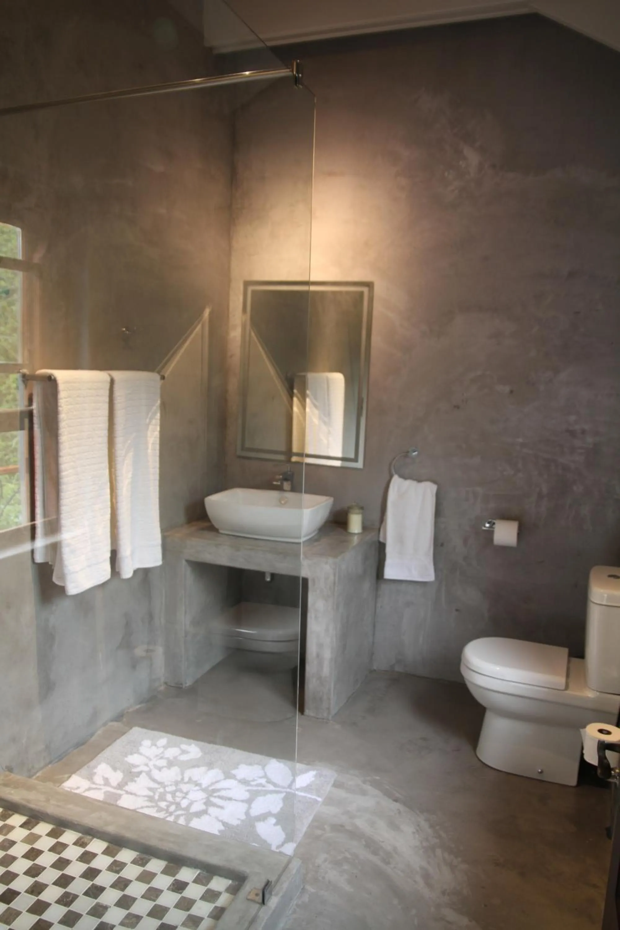 Bathroom in Aan De Vliet Guest House