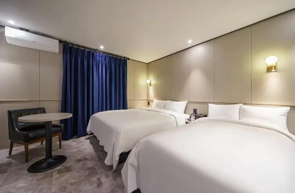 Bed in Brown-Dot Hotel Geomdan Bed in Brown-Dot Hotel Geomdan