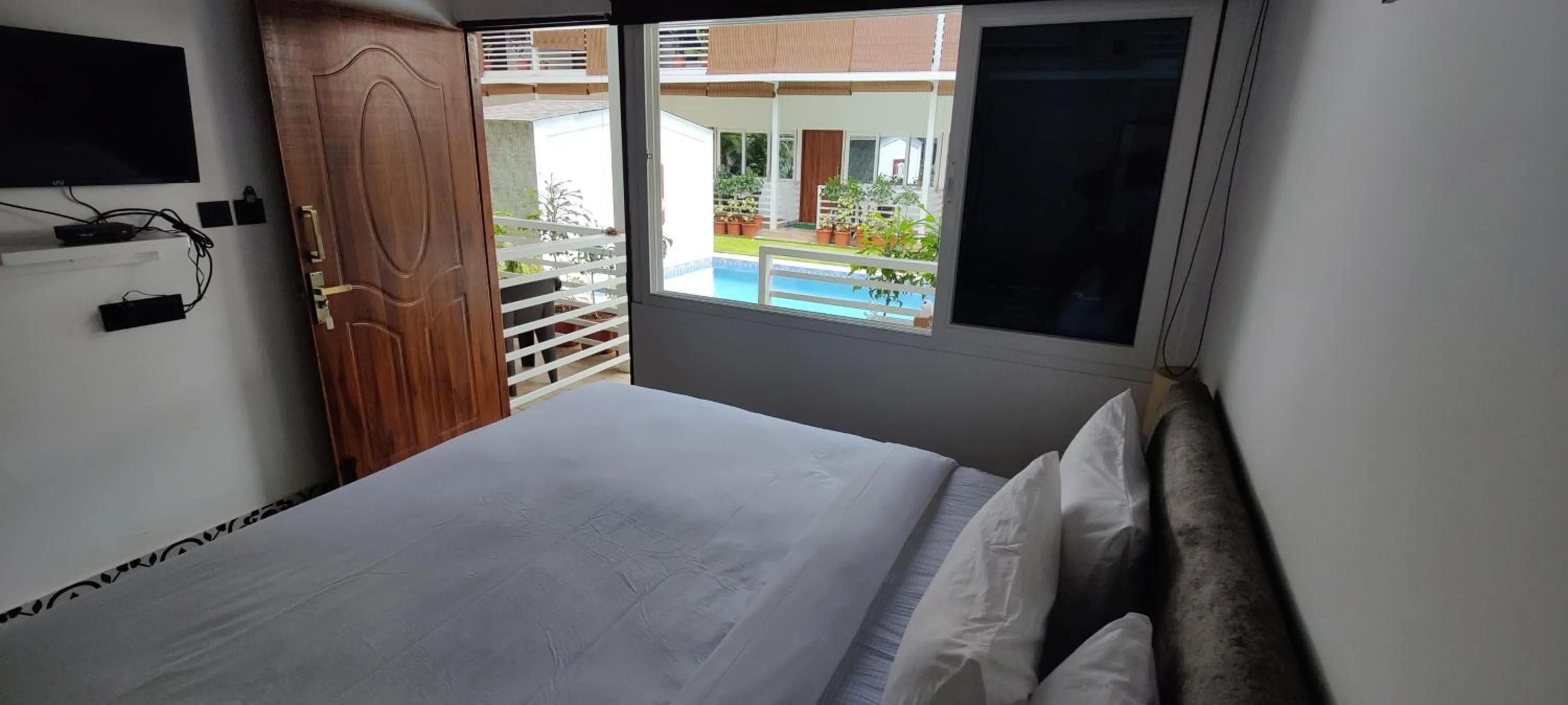 View (from property/room), Bed in Whiteflower Cottages Vagator