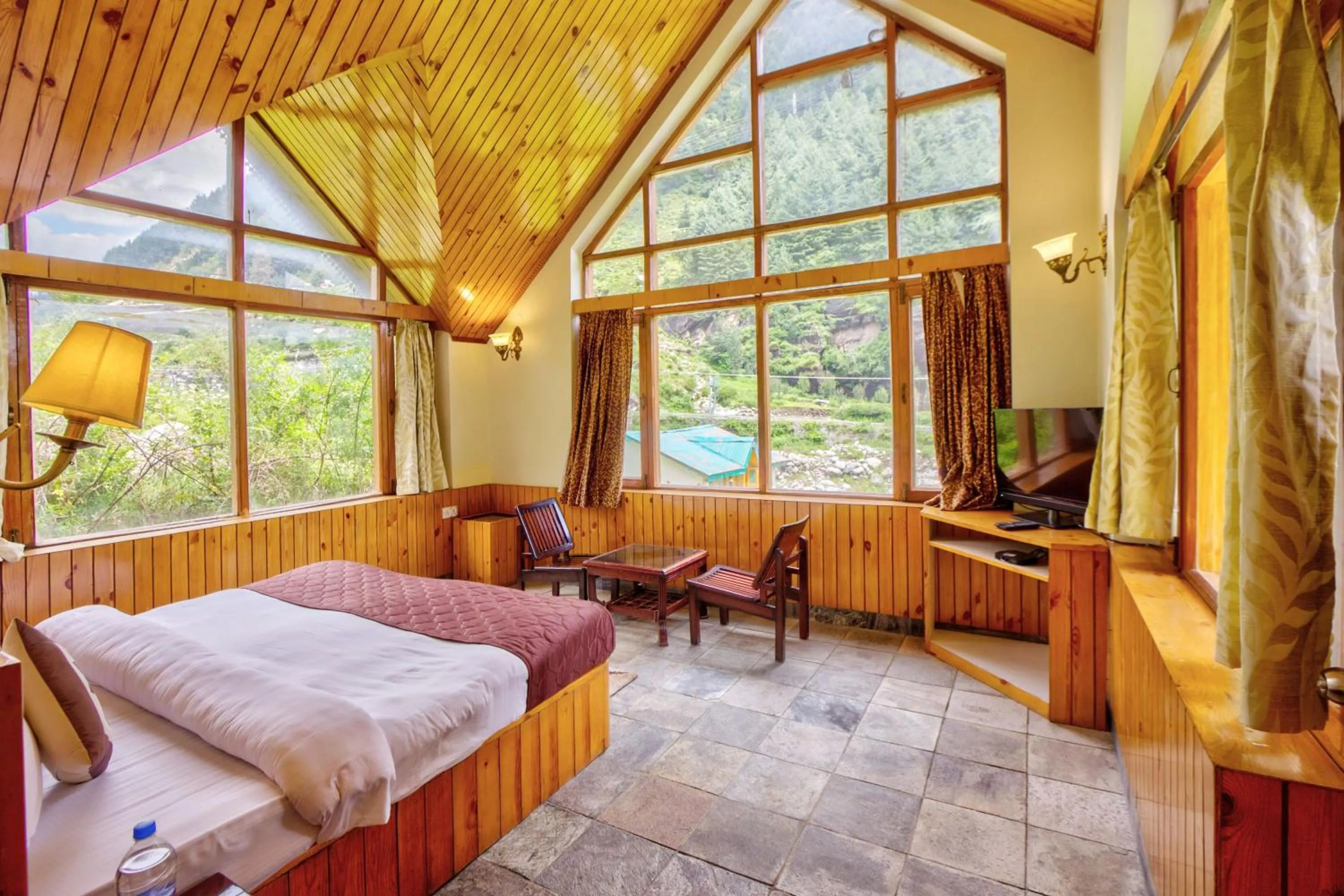 Garden view in PARADISE-The Whitehouse Cafe