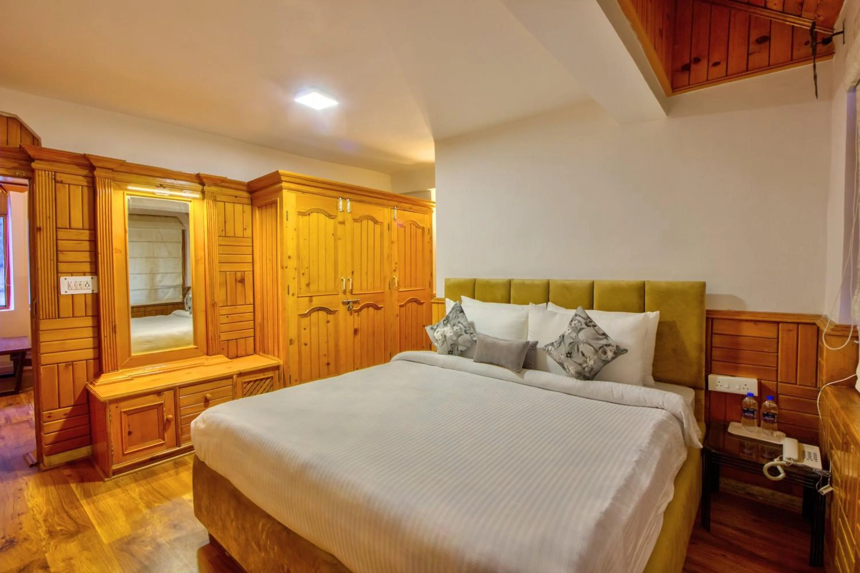 Bed in PARADISE-The Whitehouse Cafe