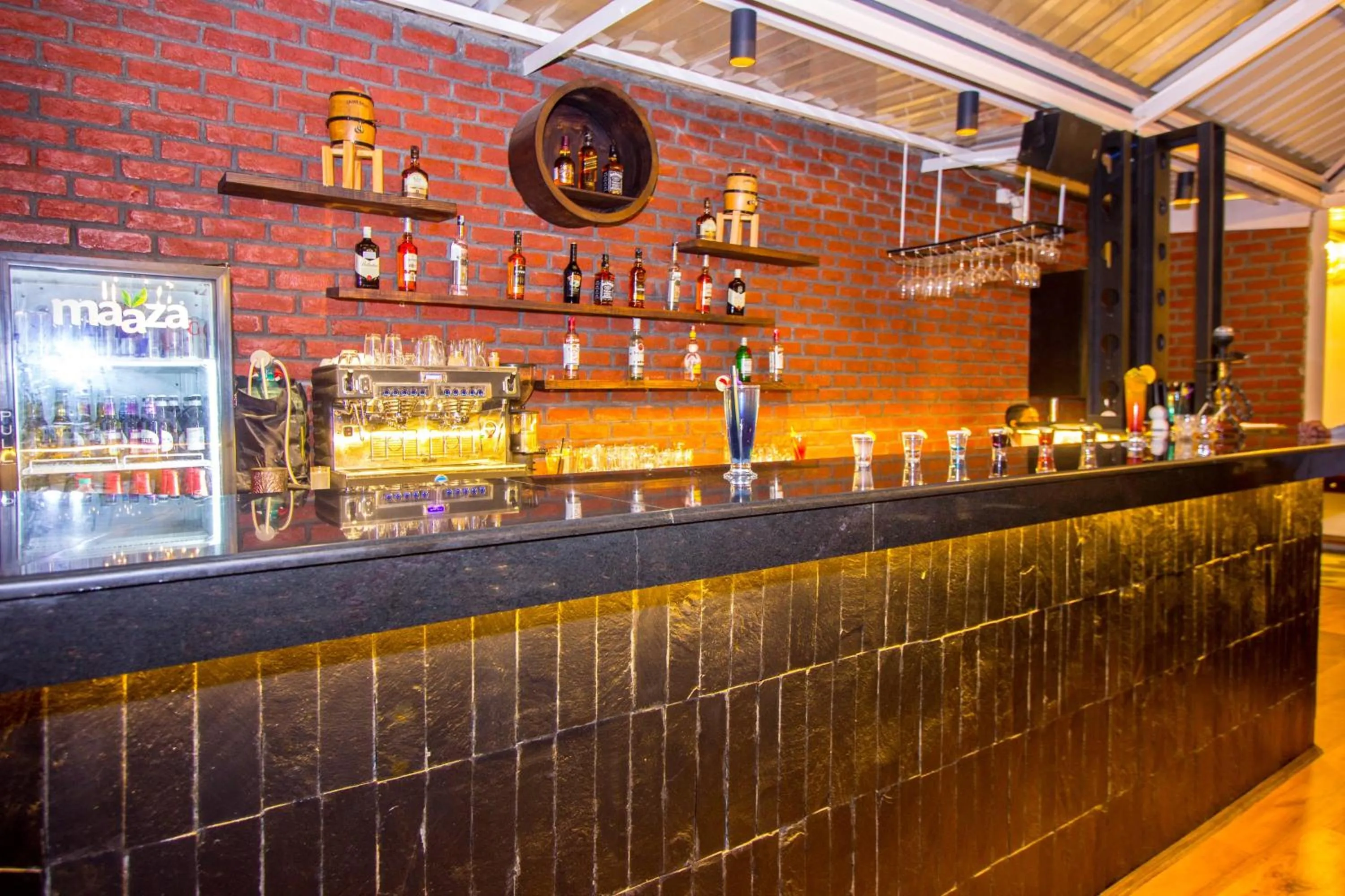 Drinks in PARADISE-The Whitehouse Cafe