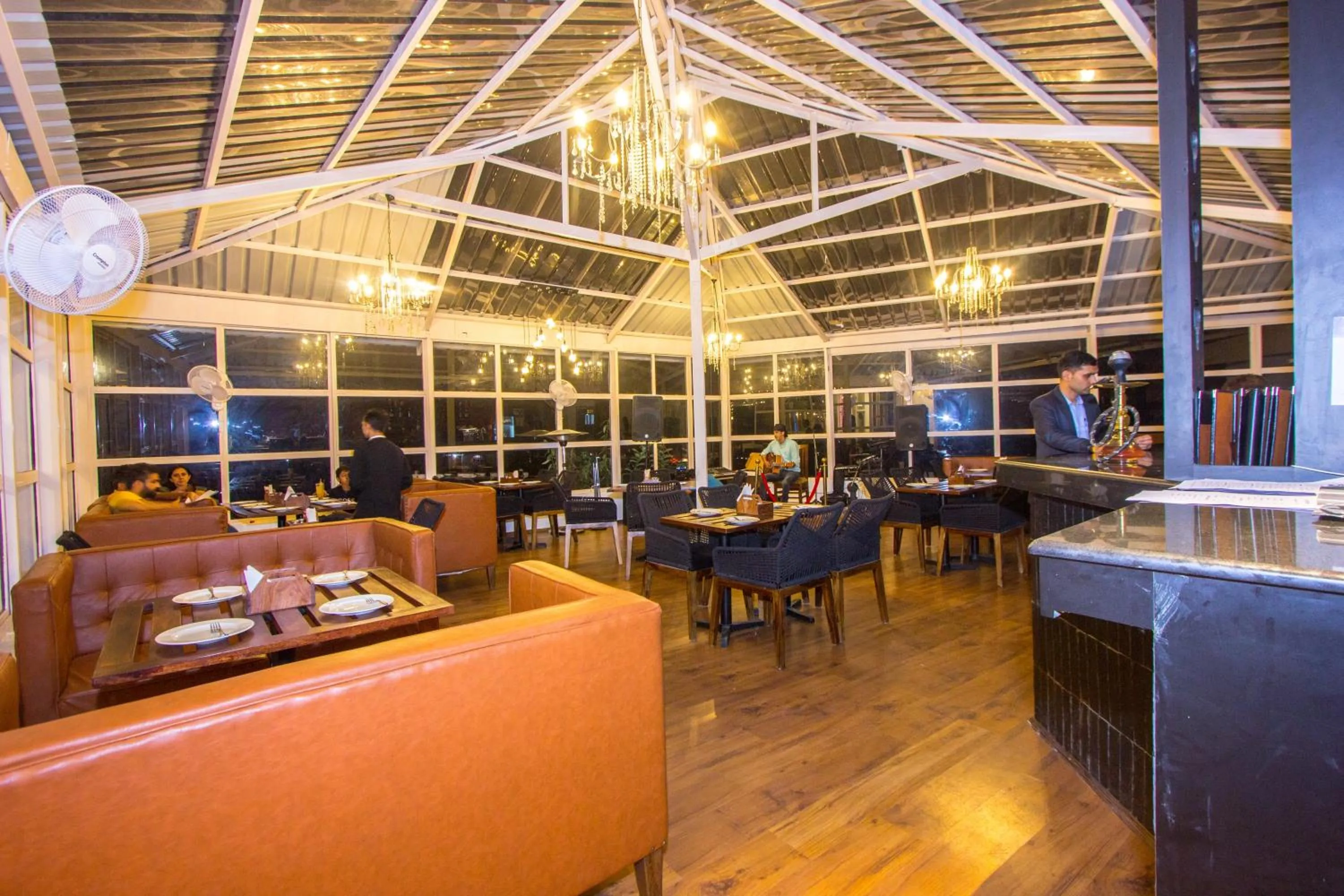 Restaurant/places to eat in PARADISE-The Whitehouse Cafe