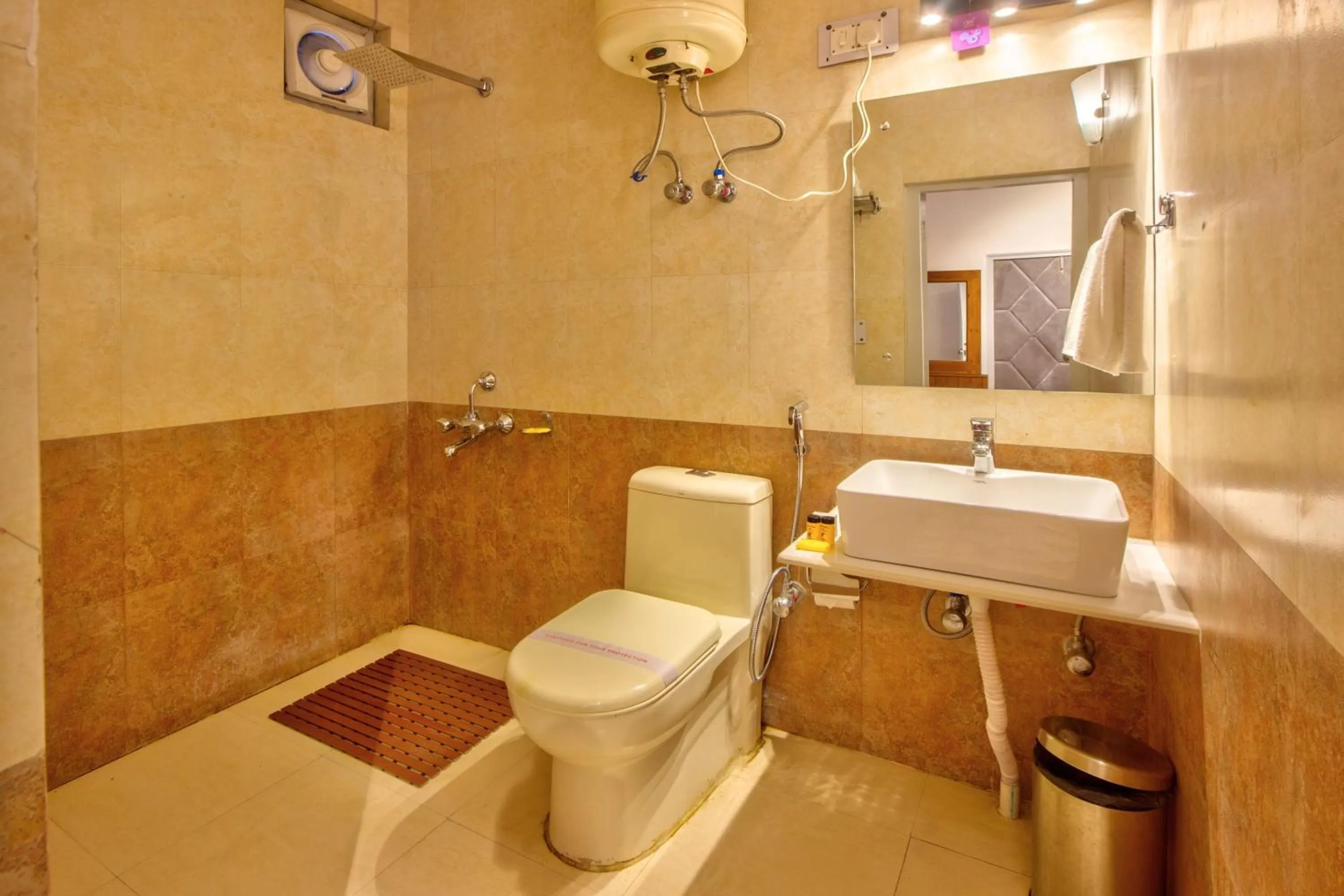 Bathroom in PARADISE-The Whitehouse Cafe