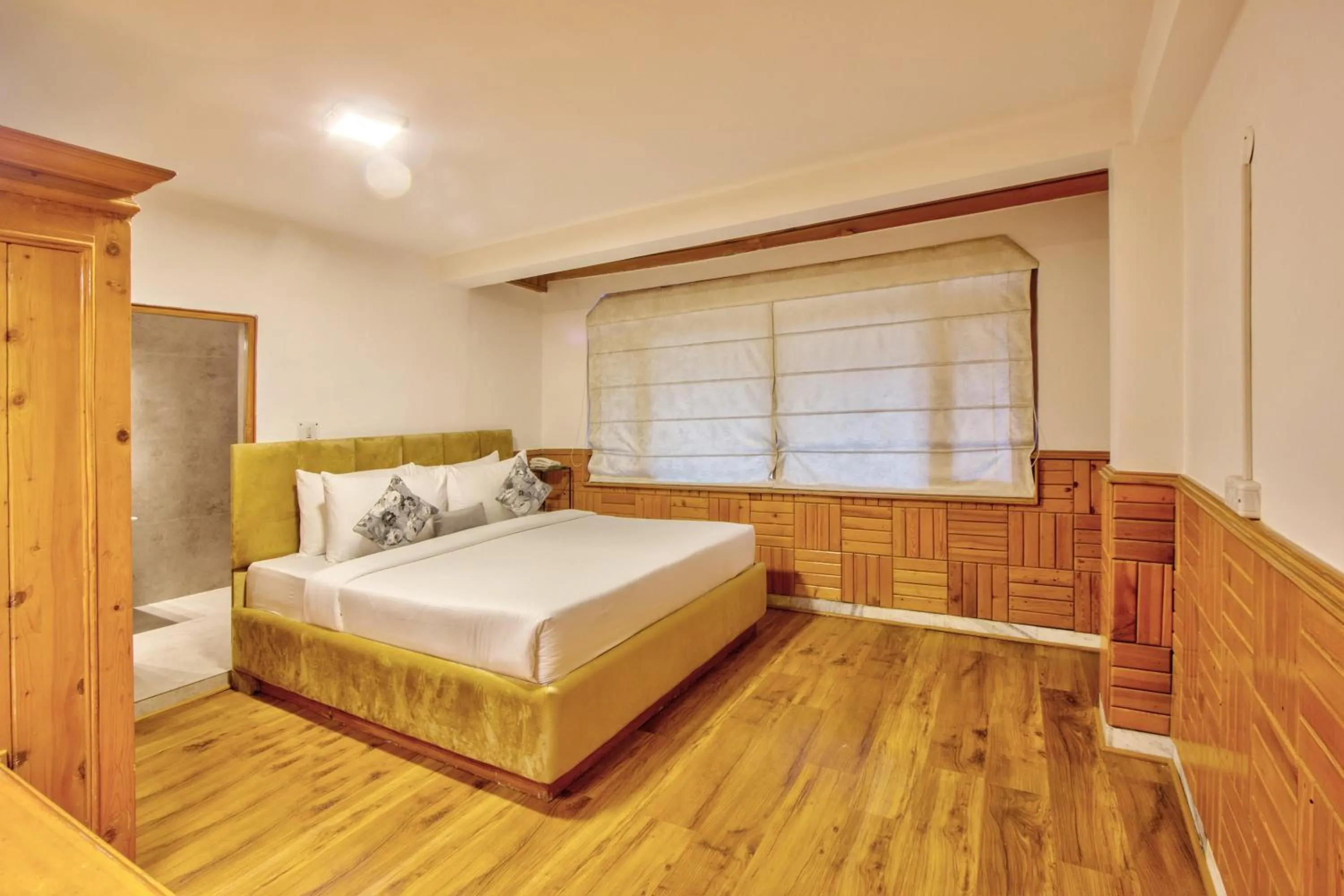 Bed in PARADISE-The Whitehouse Cafe