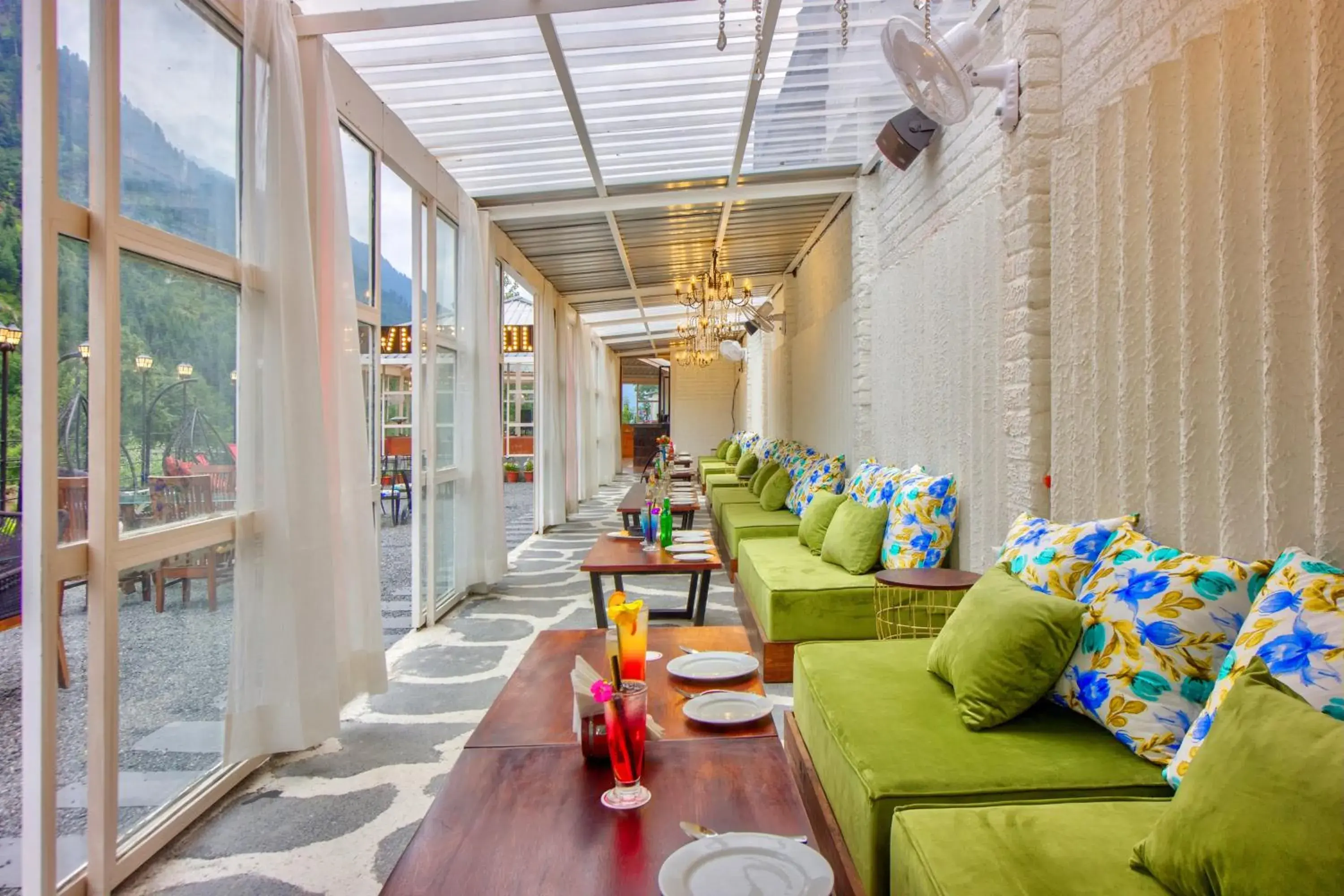 Restaurant/places to eat in PARADISE-The Whitehouse Cafe Restaurant/places to eat in PARADISE-The Whitehouse Cafe