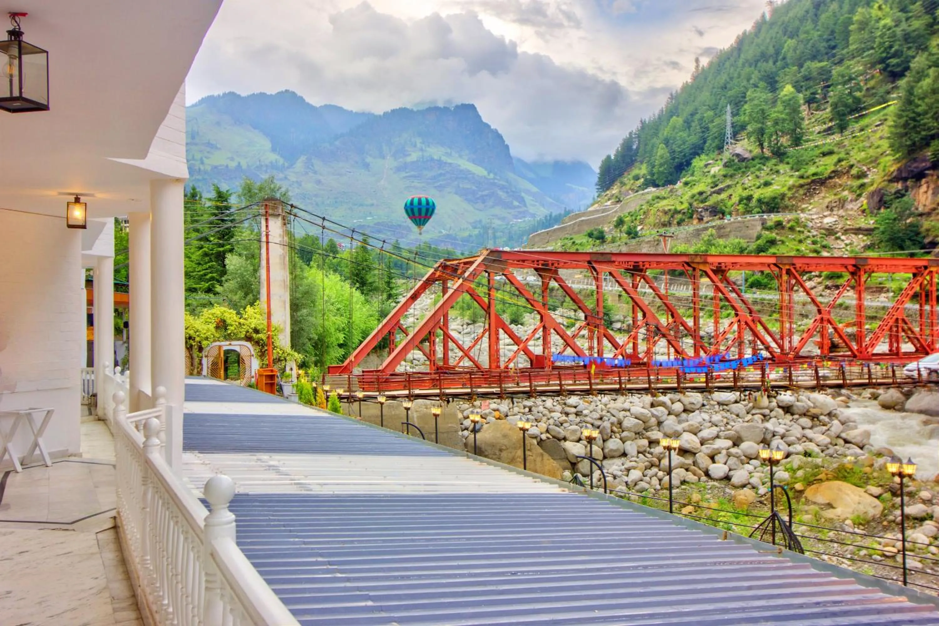 Mountain view in PARADISE-The Whitehouse Cafe