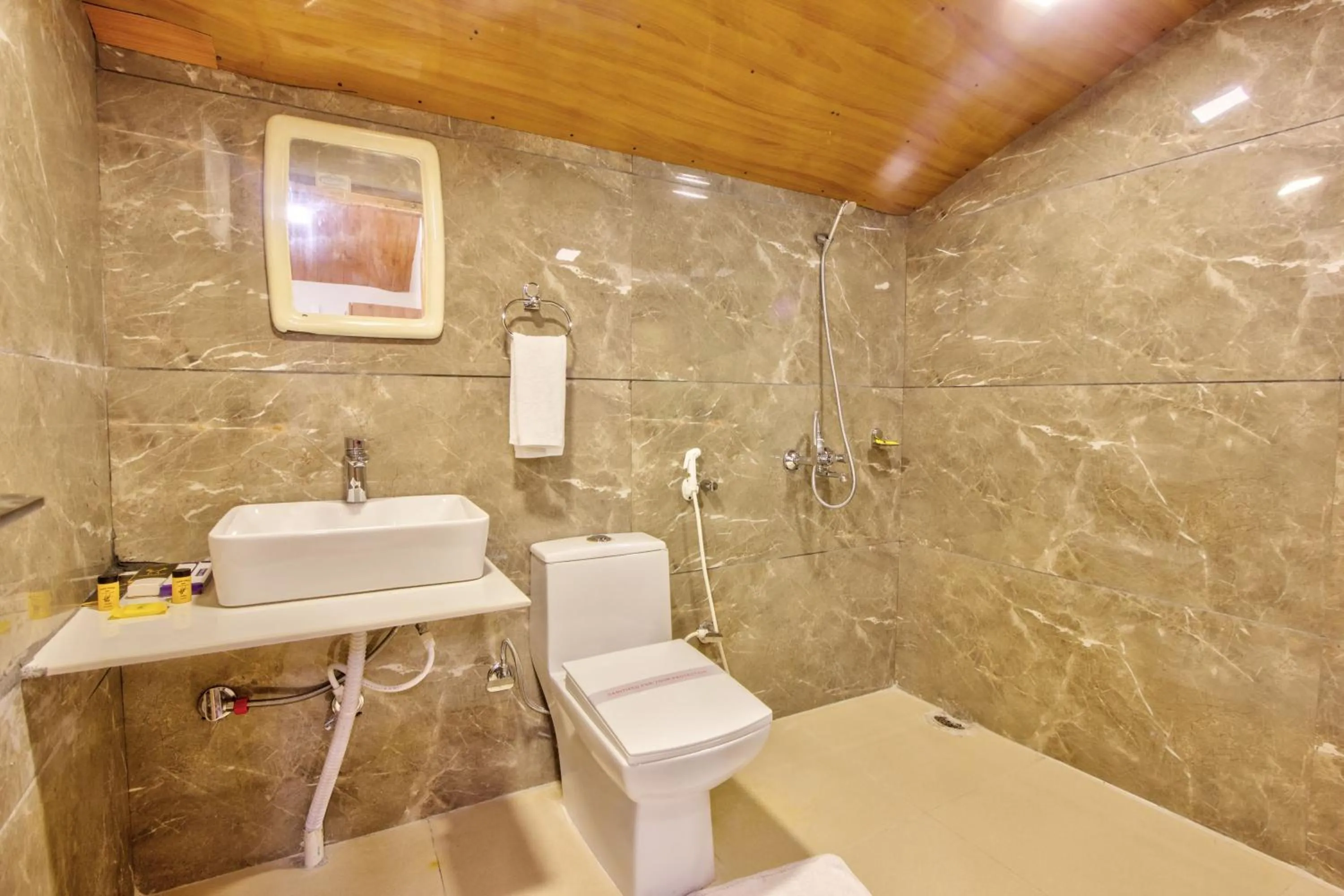 Bathroom in PARADISE-The Whitehouse Cafe