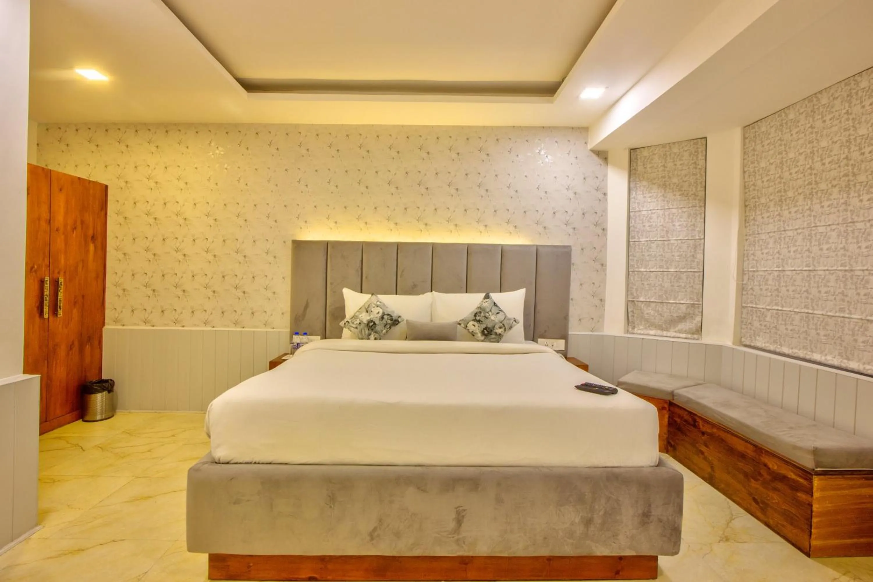 Bed in PARADISE-The Whitehouse Cafe