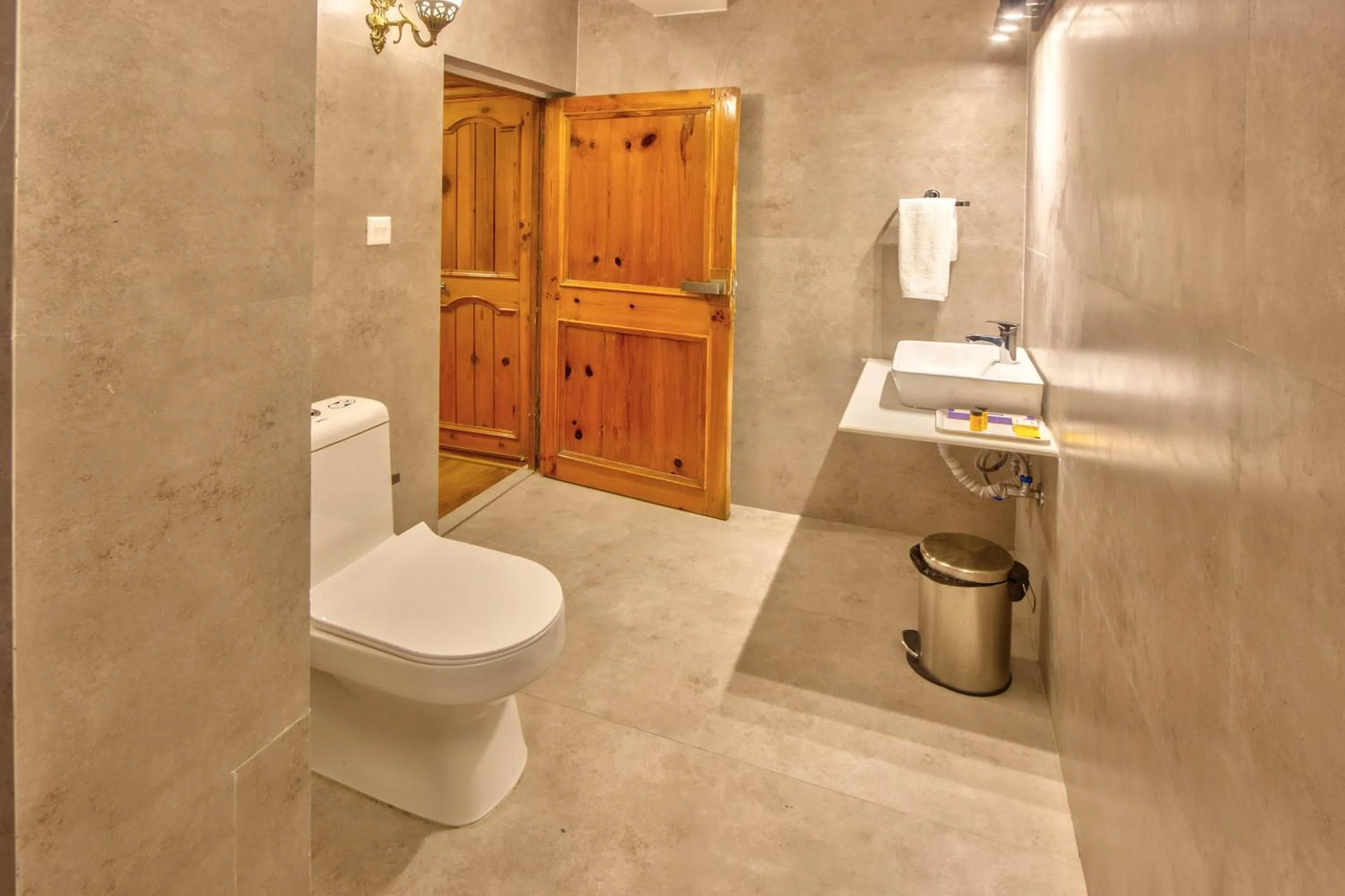 Bathroom in PARADISE-The Whitehouse Cafe