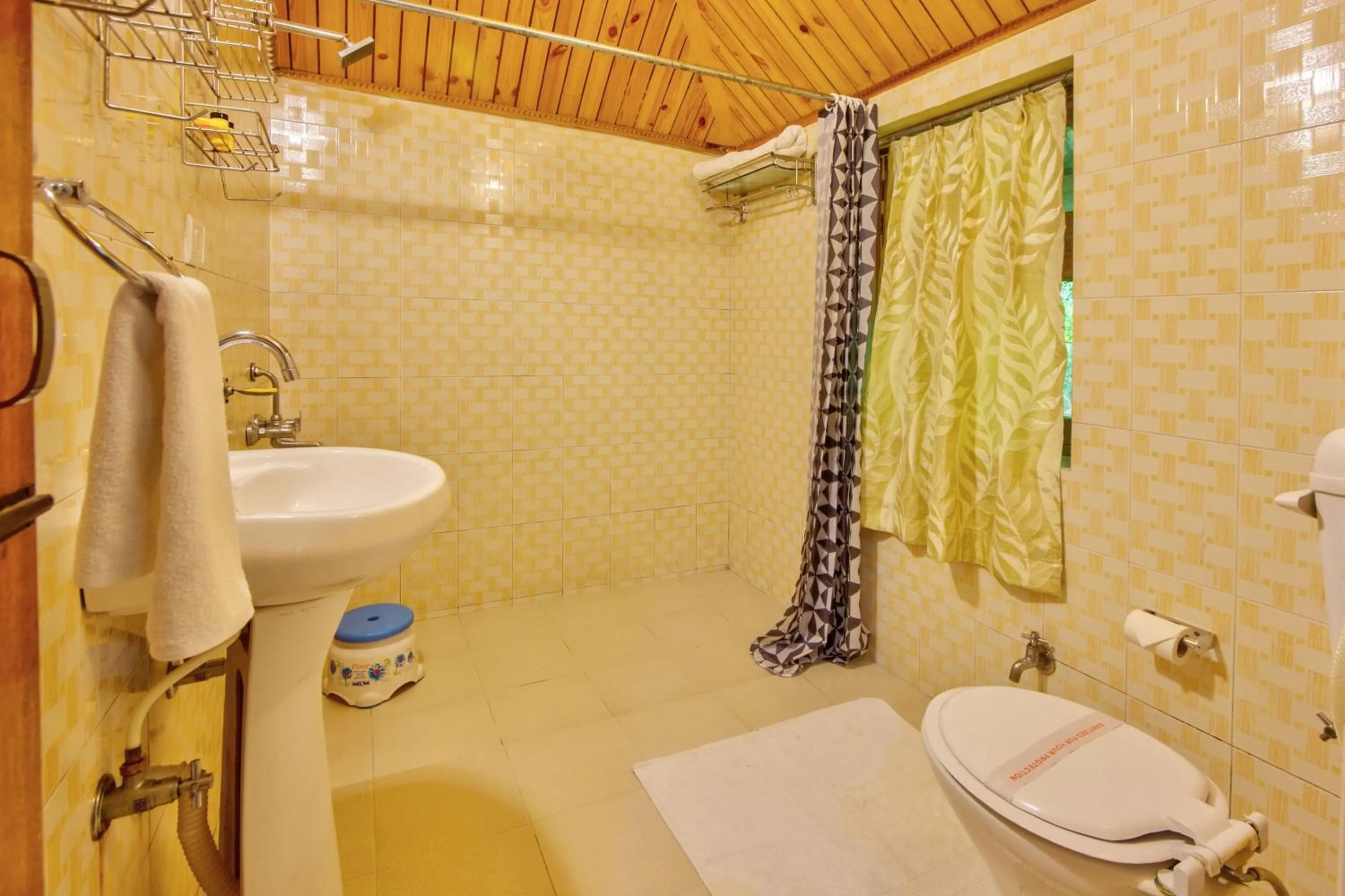 Bathroom in PARADISE-The Whitehouse Cafe