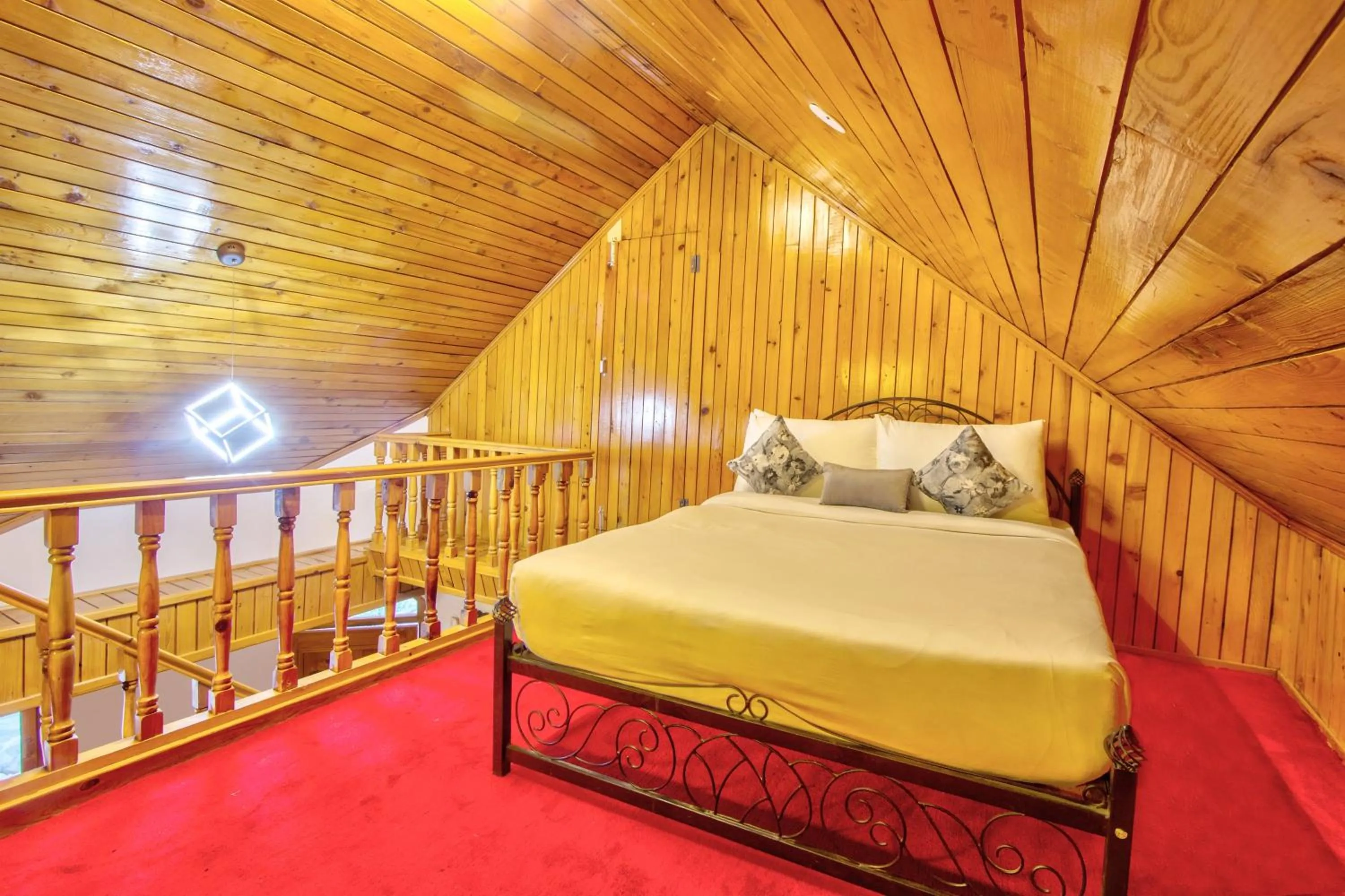 Bed in PARADISE-The Whitehouse Cafe