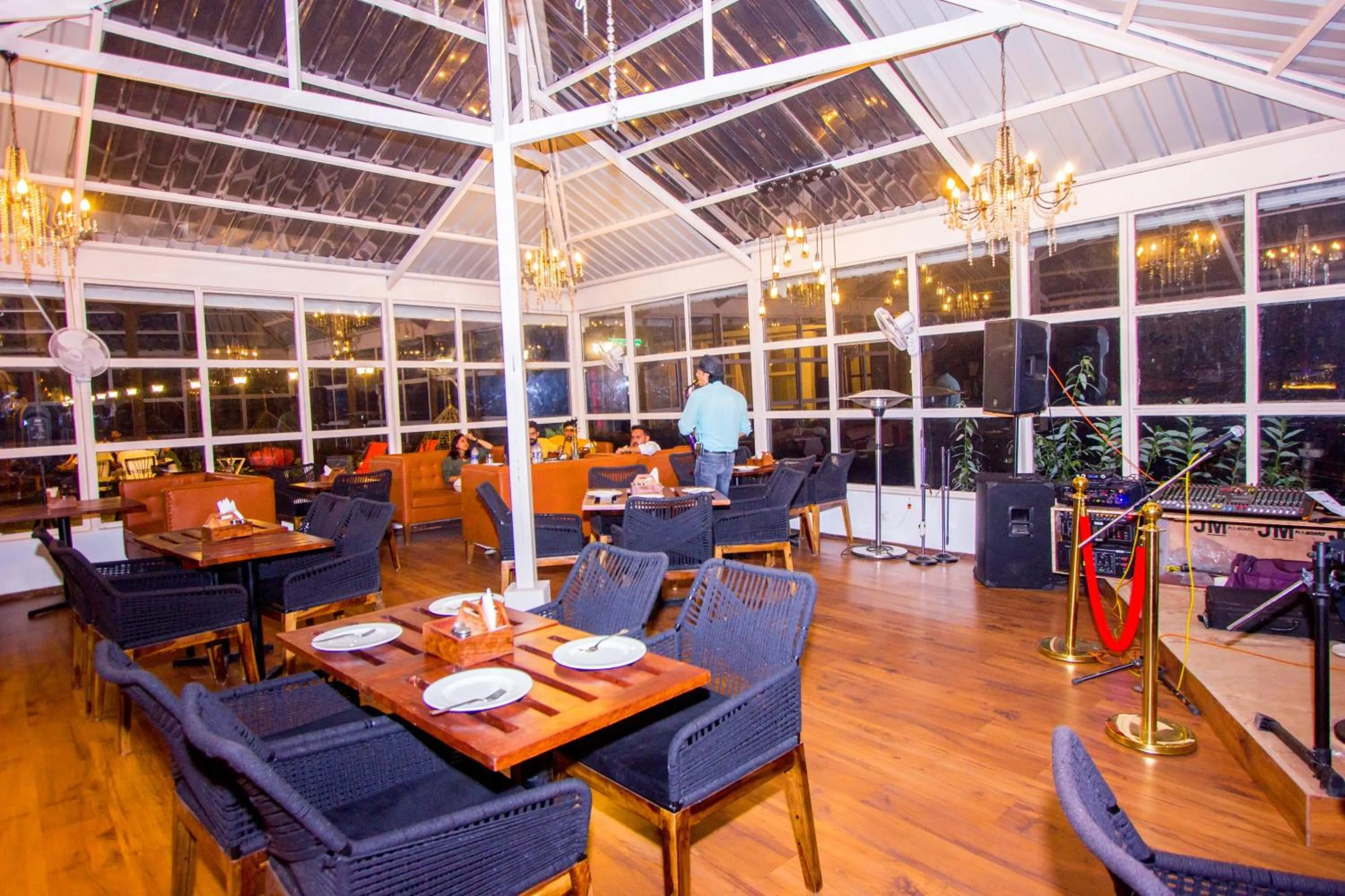 Restaurant/places to eat in PARADISE-The Whitehouse Cafe