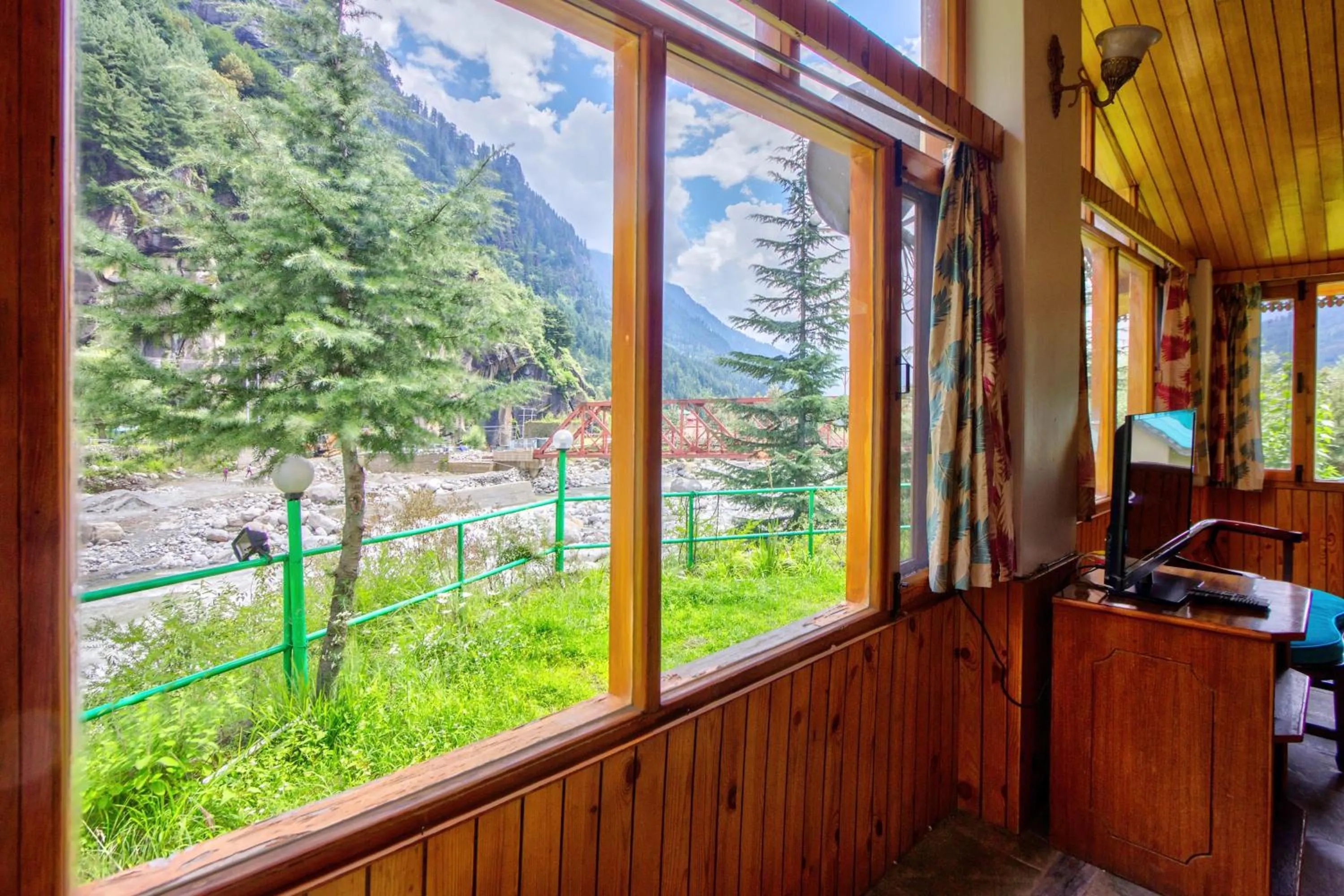 Garden view in PARADISE-The Whitehouse Cafe