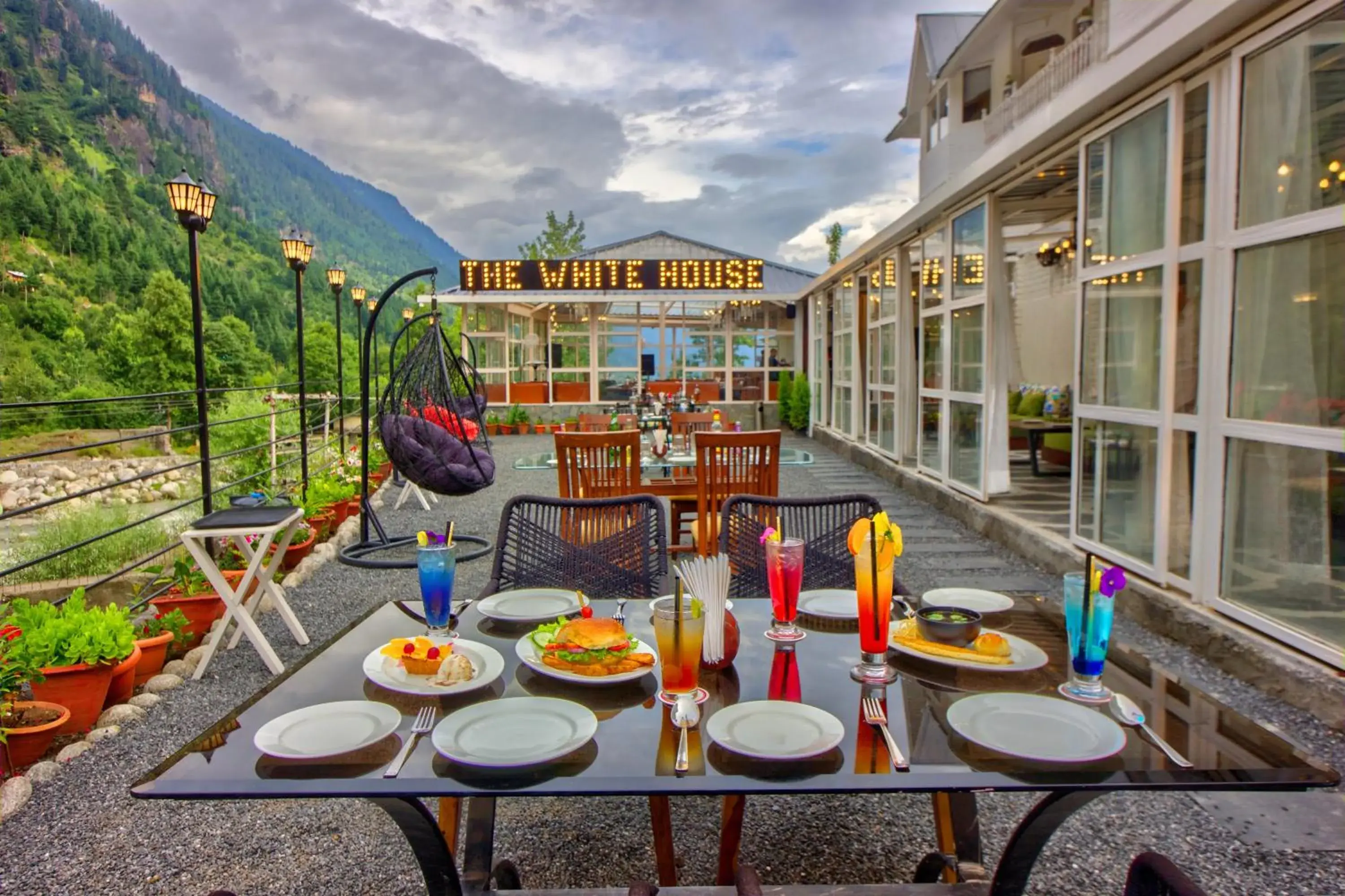 Restaurant/places to eat in PARADISE-The Whitehouse Cafe Restaurant/places to eat in PARADISE-The Whitehouse Cafe