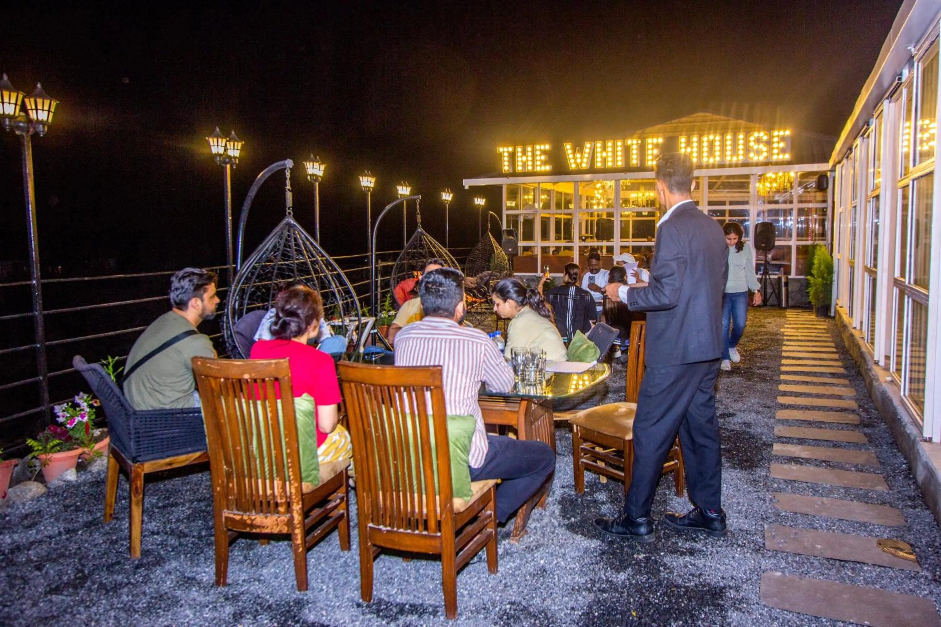 Restaurant/places to eat in PARADISE-The Whitehouse Cafe