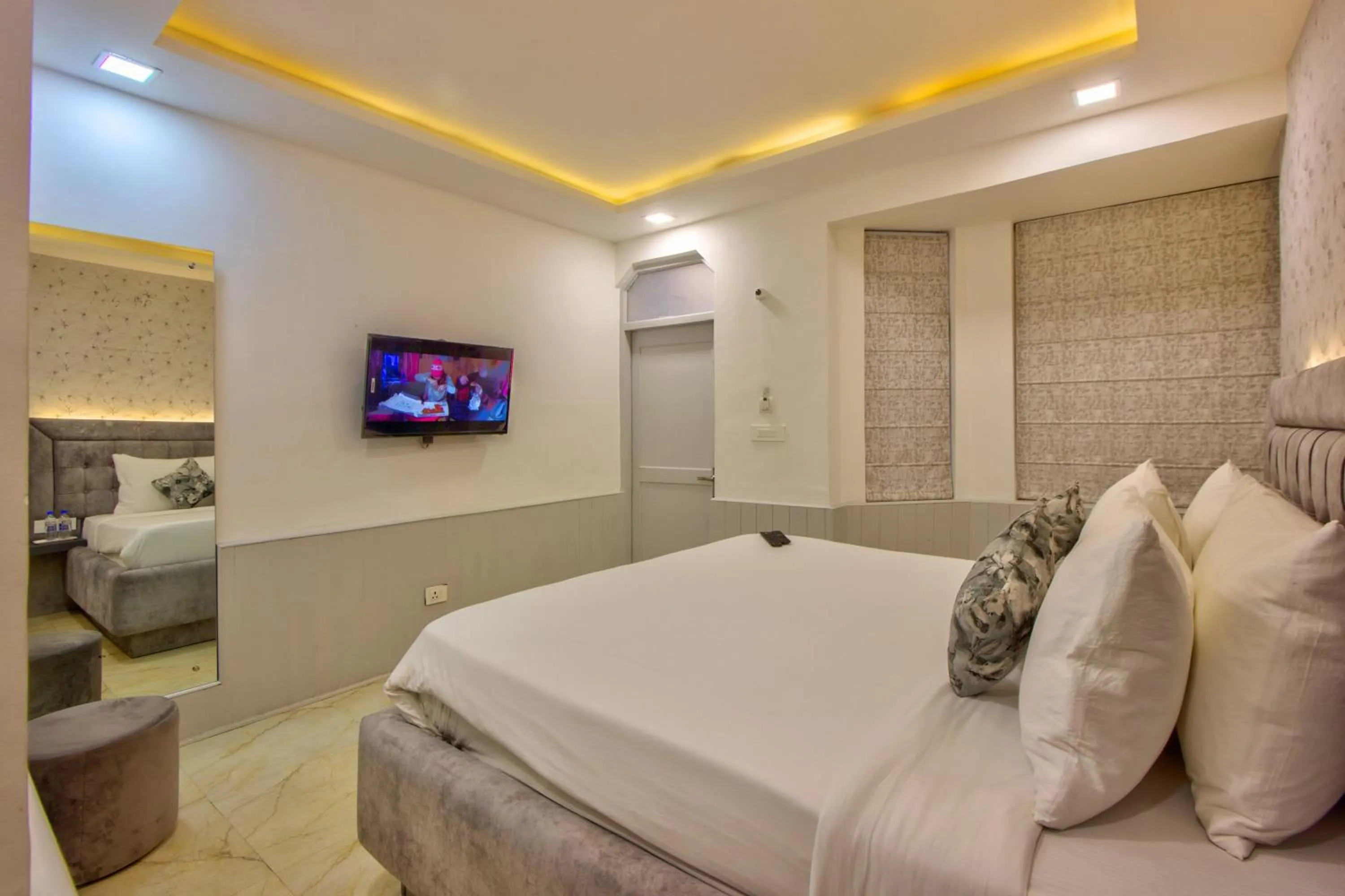 Bed in PARADISE-The Whitehouse Cafe