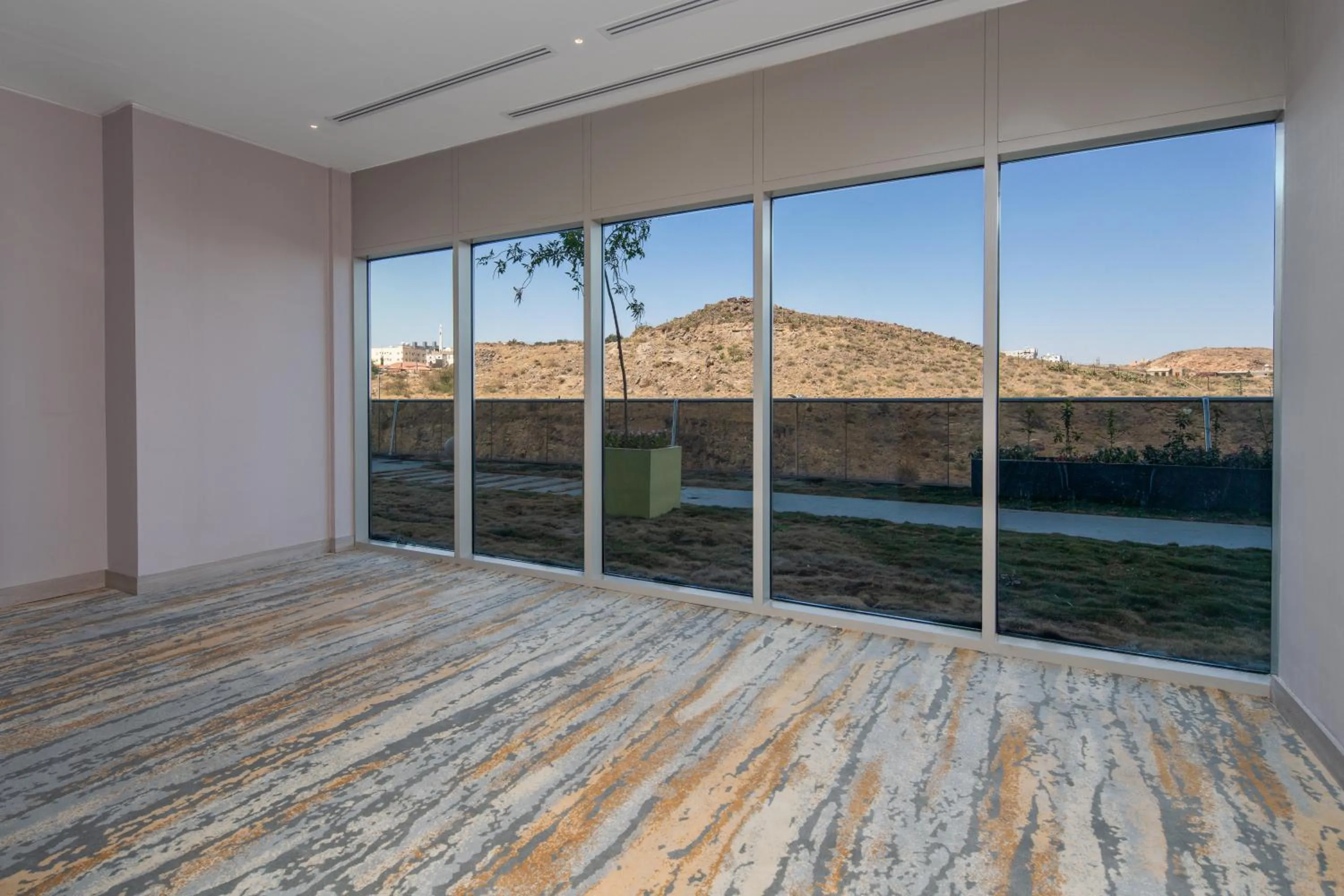 Mountain view, Bed in Citadines Abha