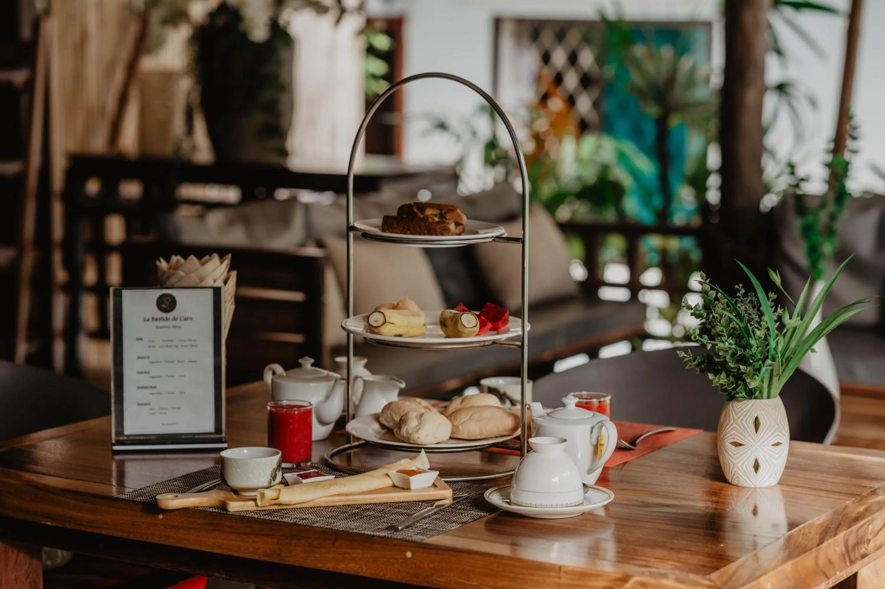 Breakfast in La Bastide de Caro