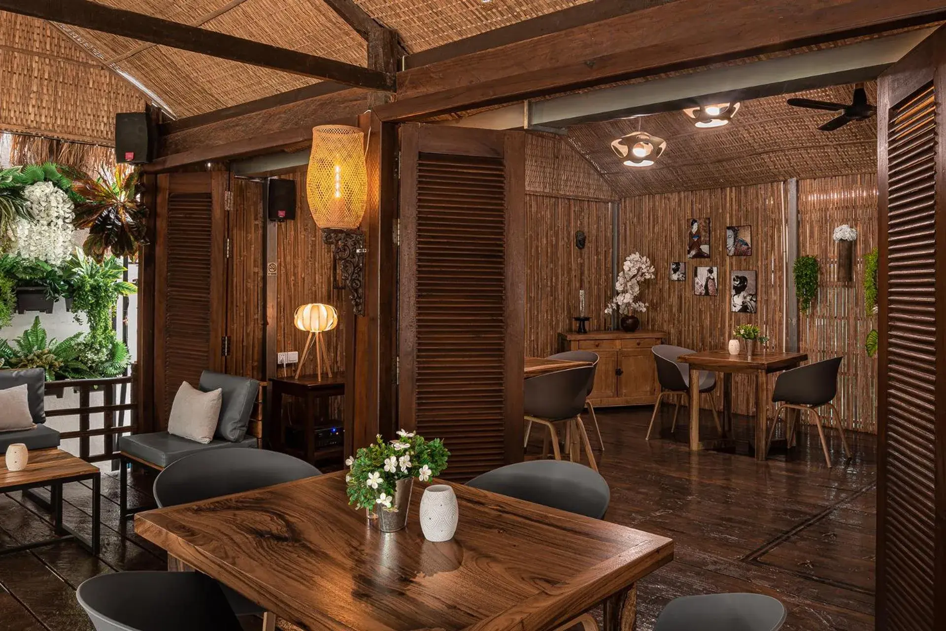 Restaurant/places to eat in La Bastide de Caro Restaurant/places to eat in La Bastide de Caro