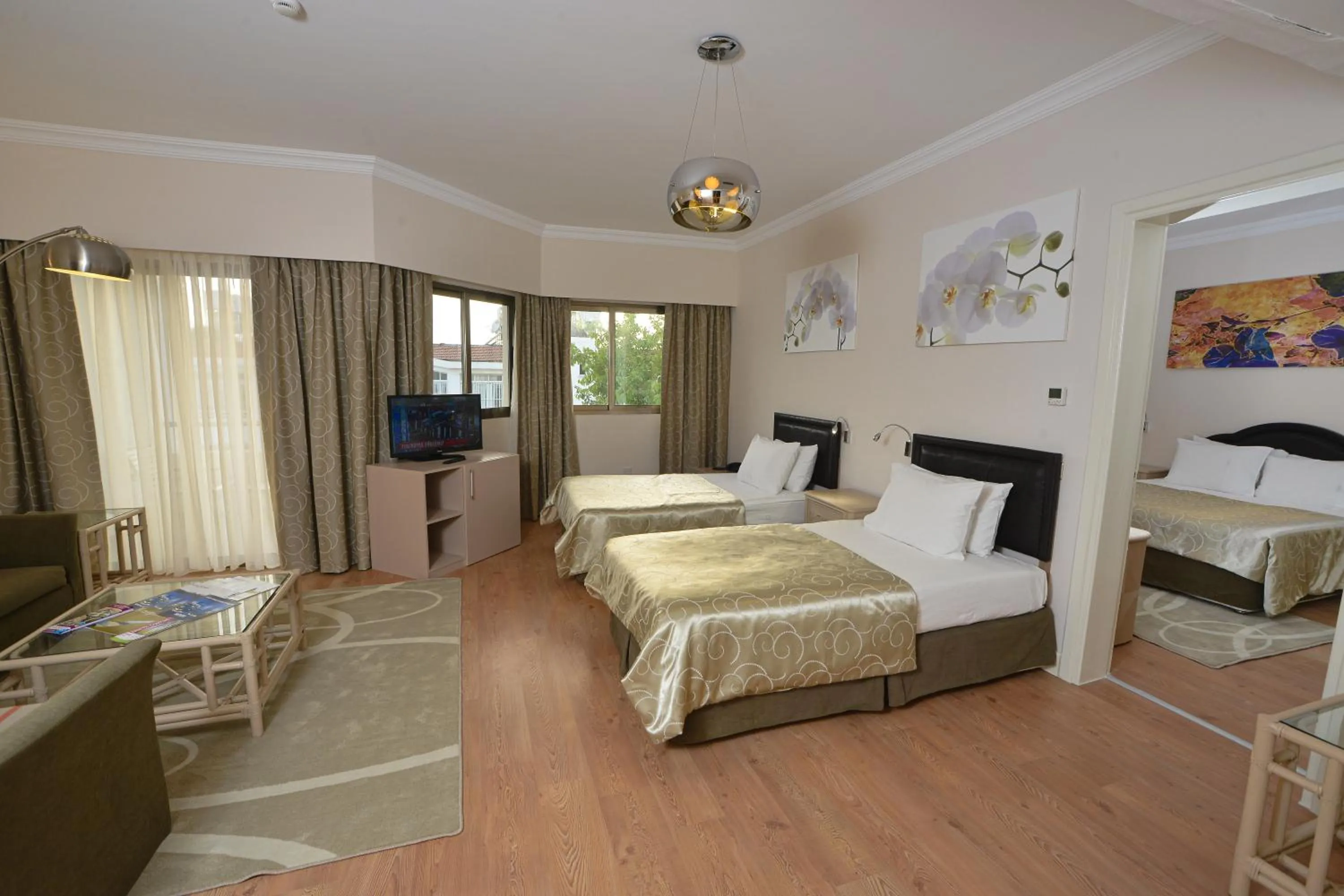 Photo of the whole room, Bed in Jasmine Court Hotel & Casino