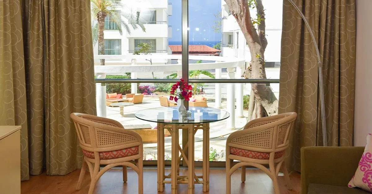 Day in Jasmine Court Hotel & Casino