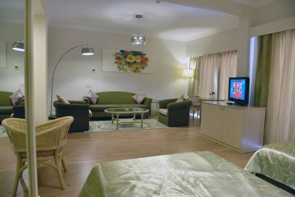 Photo of the whole room, Bed in Jasmine Court Hotel & Casino